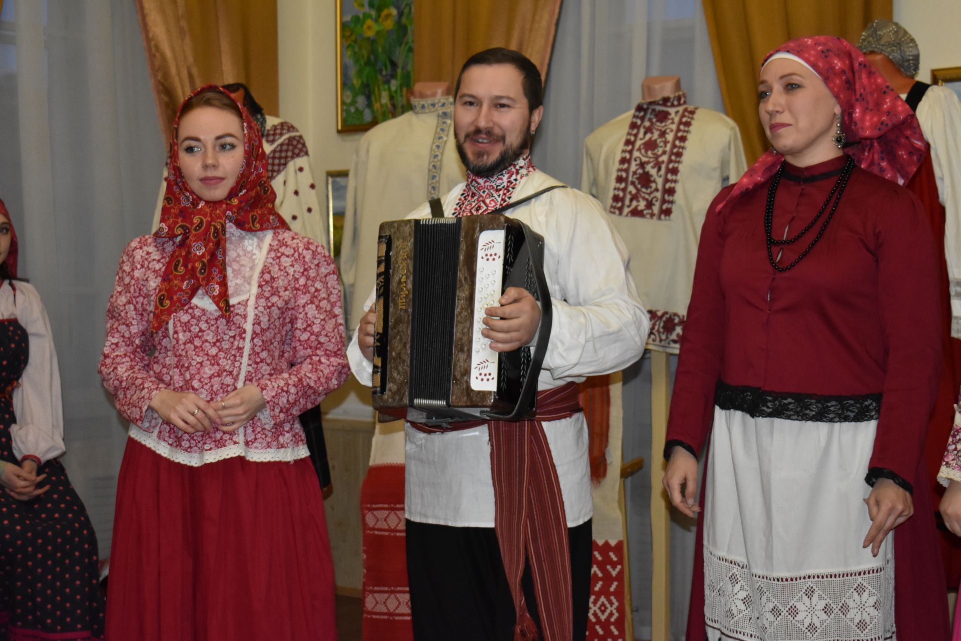 Бытовые танцы, народные игры, парная кадриль: в Чистополе прошла этновечерка (Фоторепортаж)