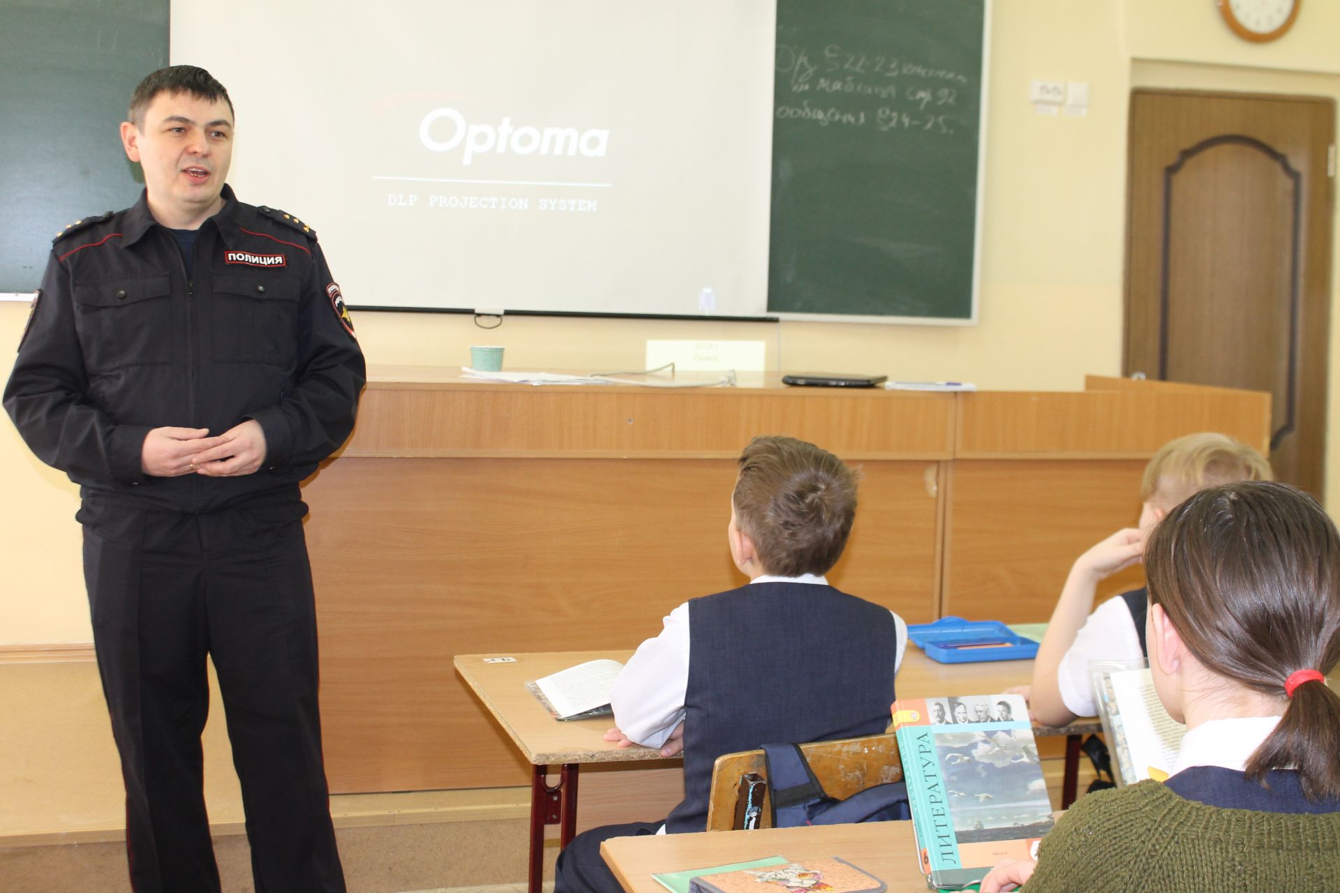 Все это ради безопасности подростков: встречи сотрудников полиции с чистопольскими школьниками