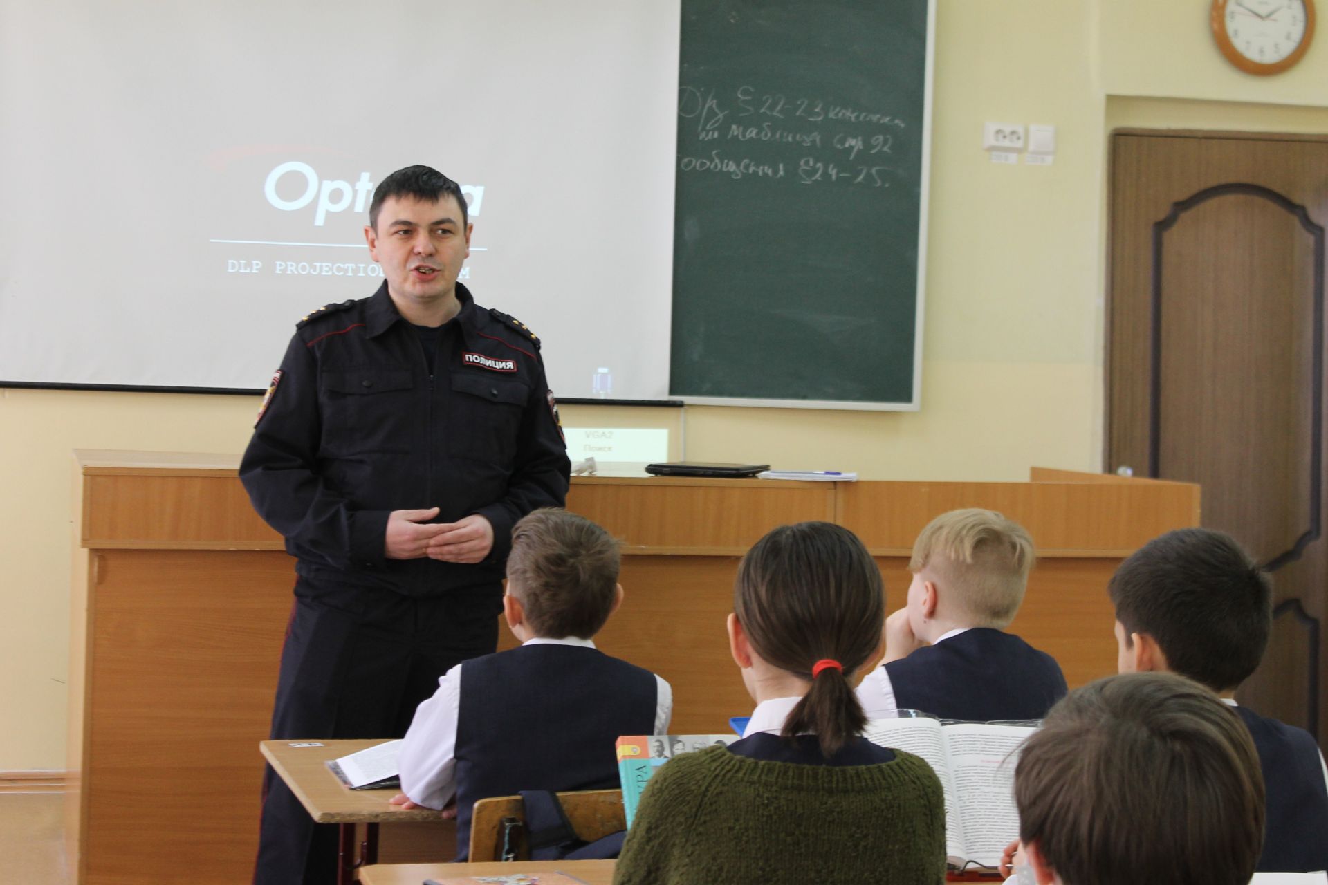 Все это ради безопасности подростков: встречи сотрудников полиции с чистопольскими школьниками