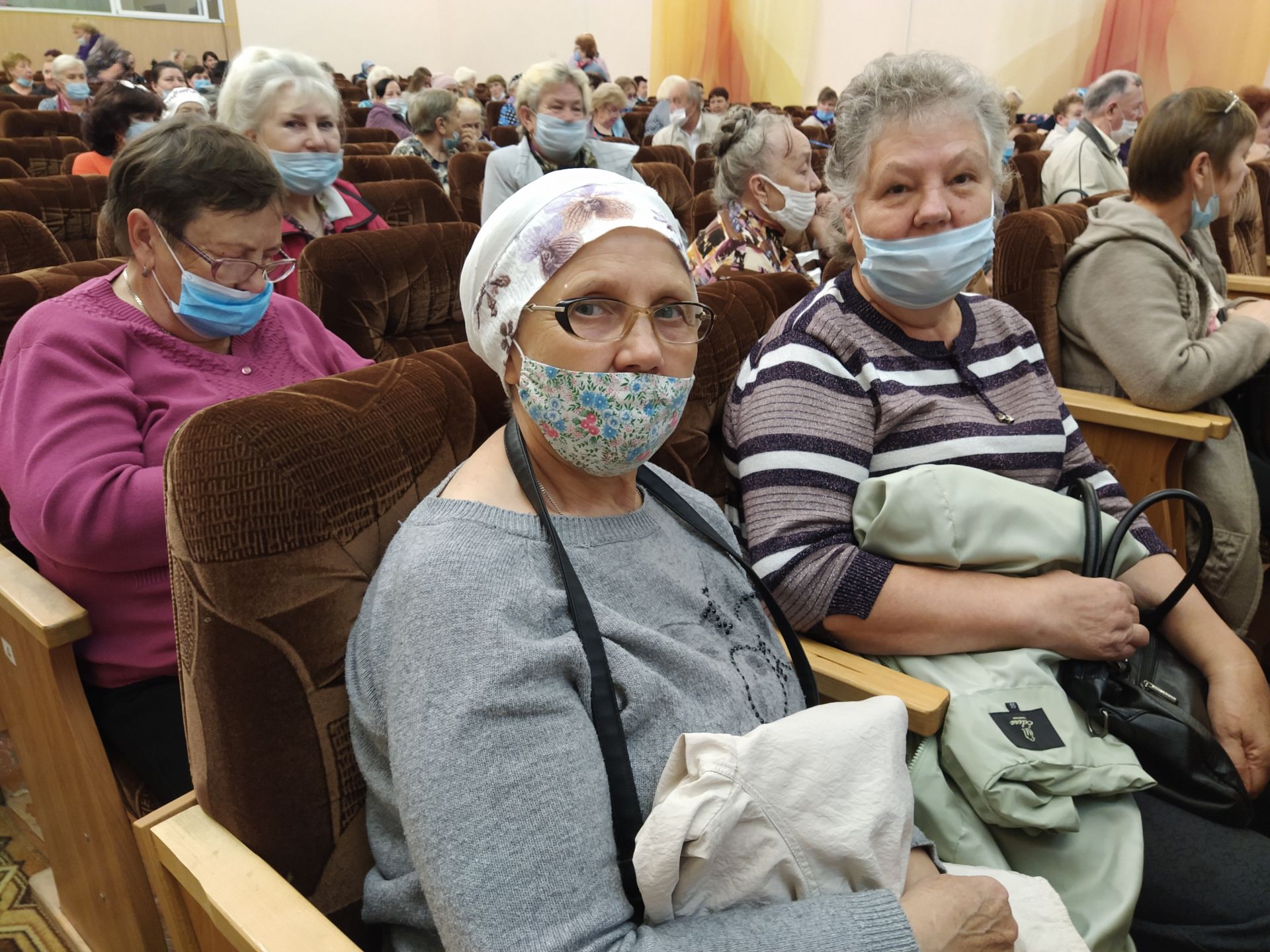 Чистопольские пенсионеры празднуют День добра и уважения (Фоторепортаж)