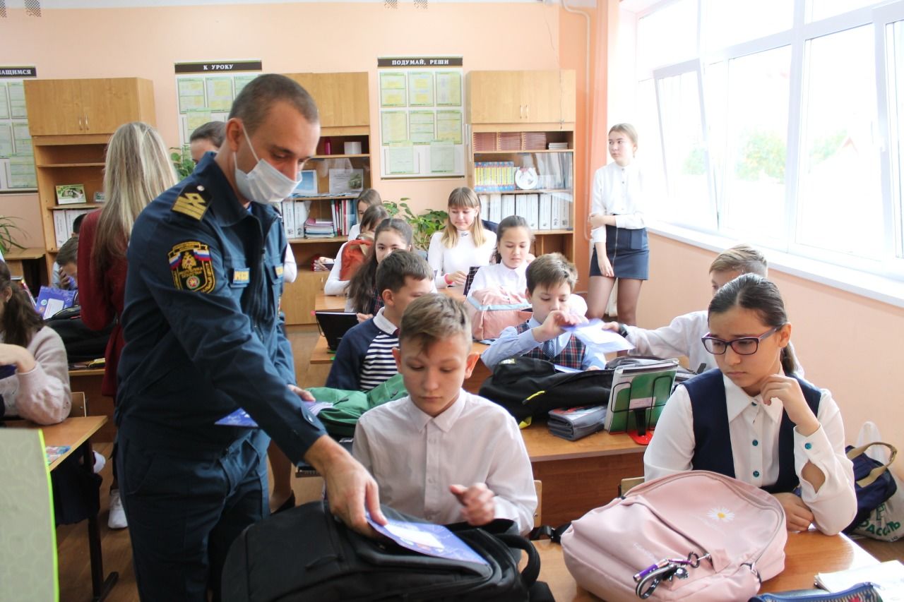 С чистопольскими гимназистами говорили о правилах поведения в экстремальных ситуациях