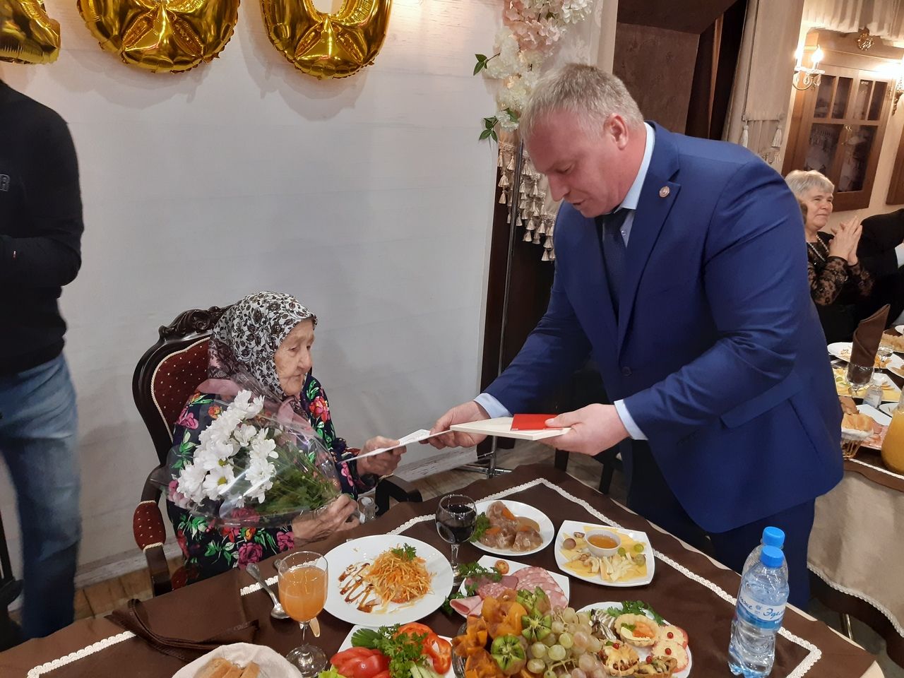 Долгожительница из Чистополя в 100-летний юбилей принимала поздравления от главы