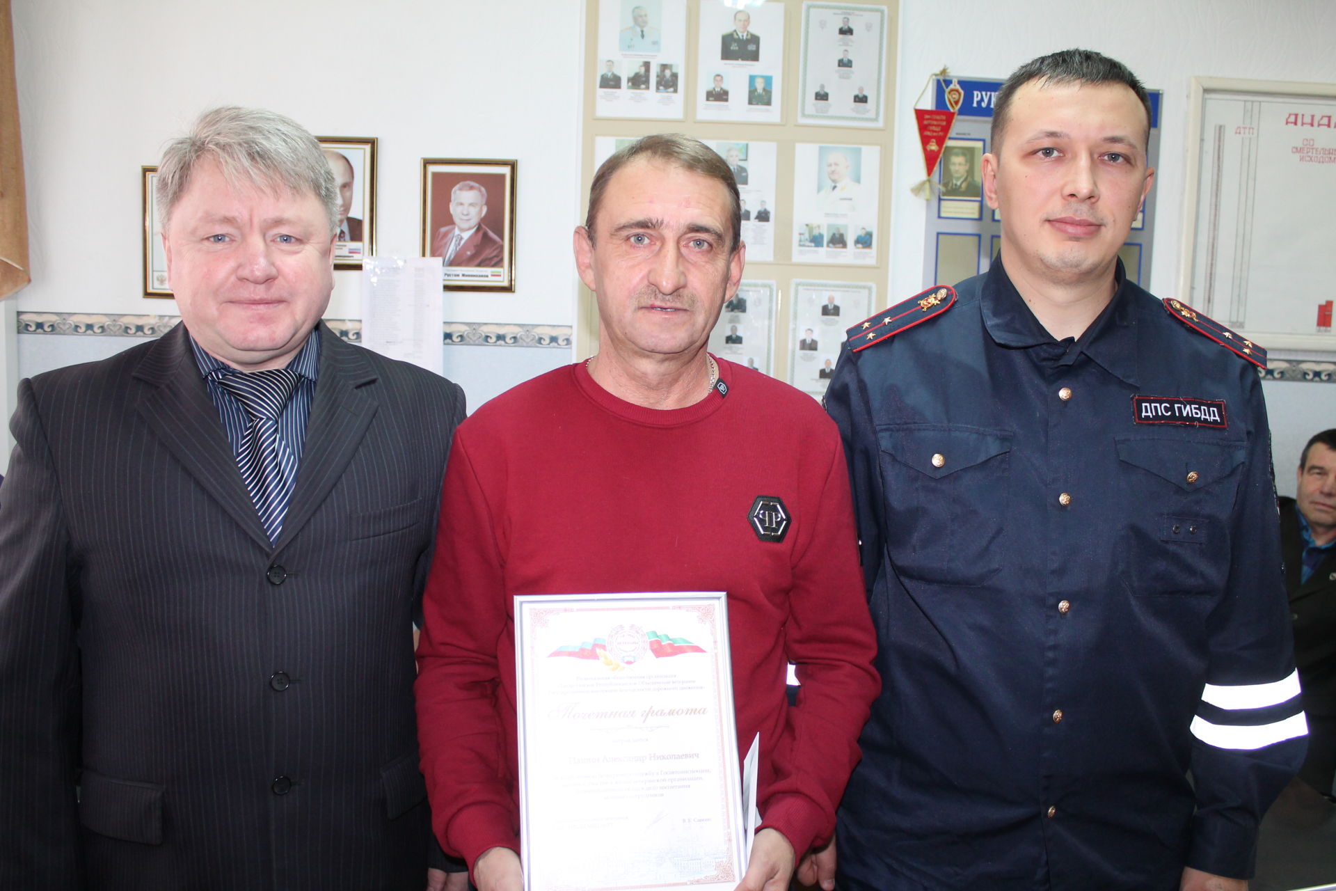 В Чистополе ветеранов Госавтоинспекции наградили за верность традициям службы