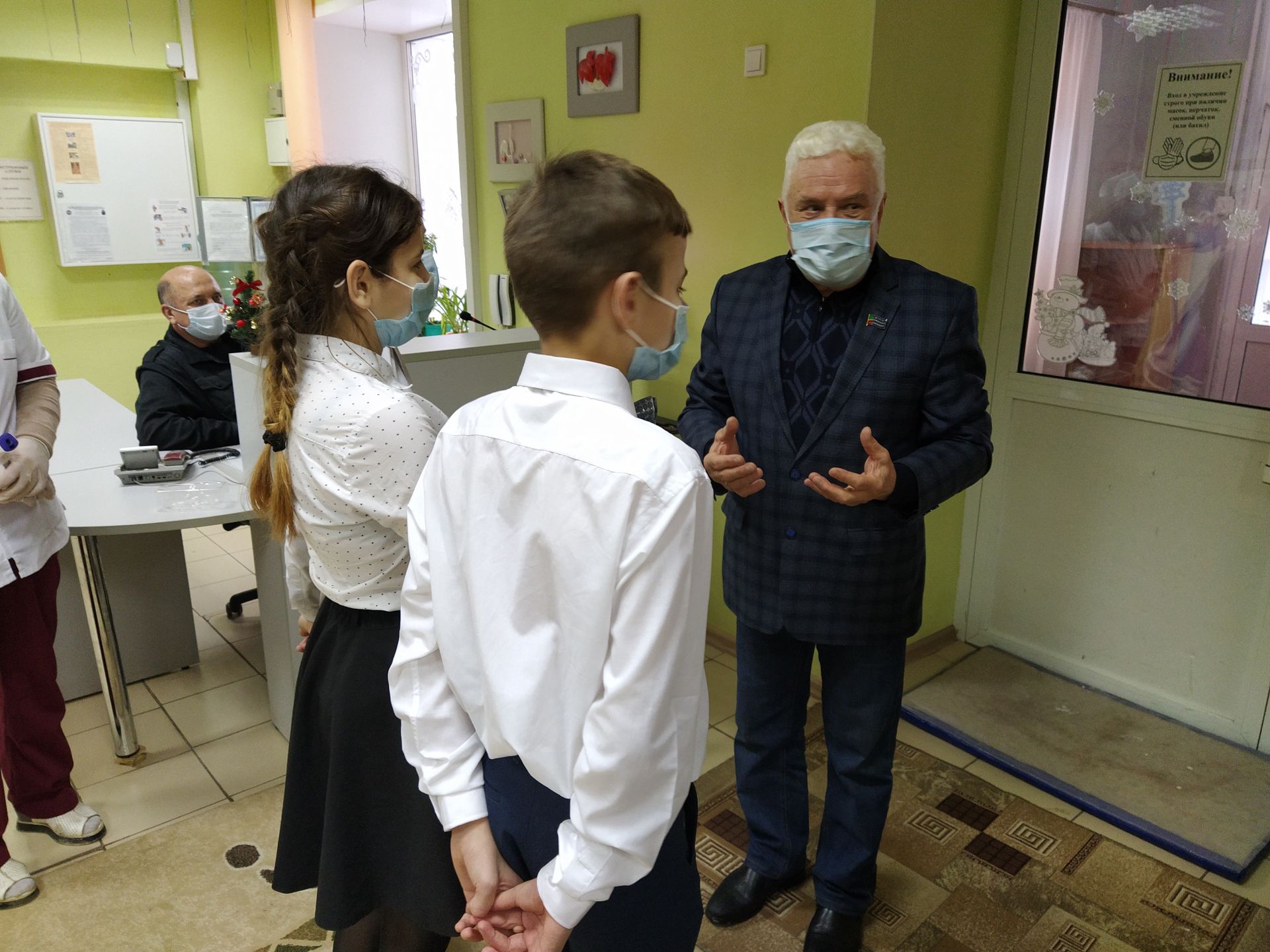 Воспитанникам Чистопольского детского дома вручили новогодние подарки от Виктора Смыкова