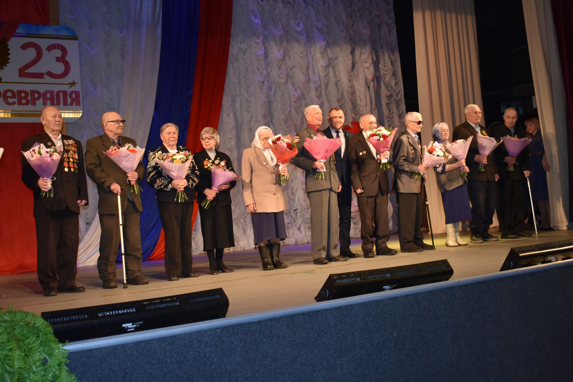 Фоторепортаж: В Чистополе прошел праздничный концерт ко Дню защитника Отечества