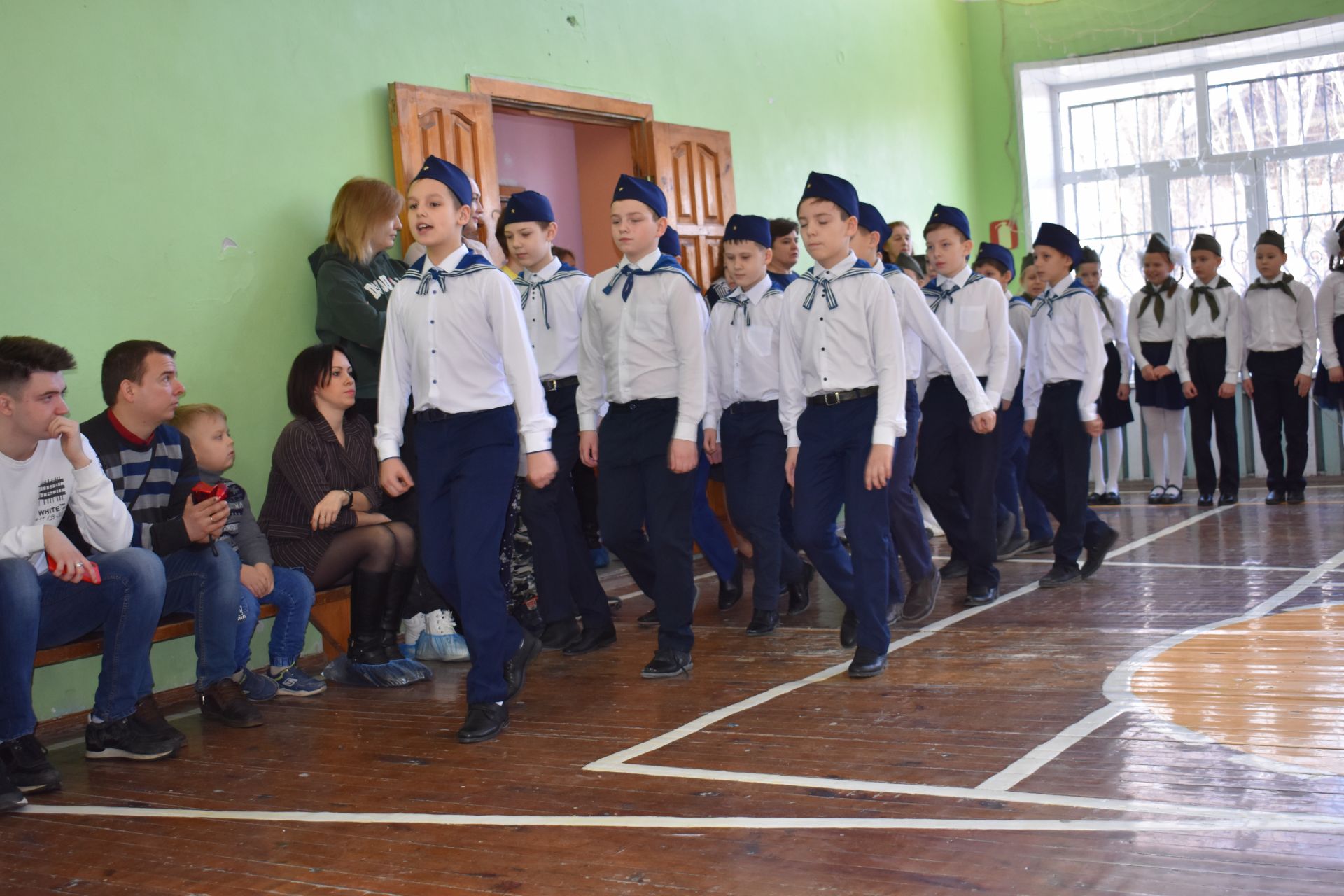 В чистопольской школе № 4 прошел смотр-конкурс военно-строевой песни