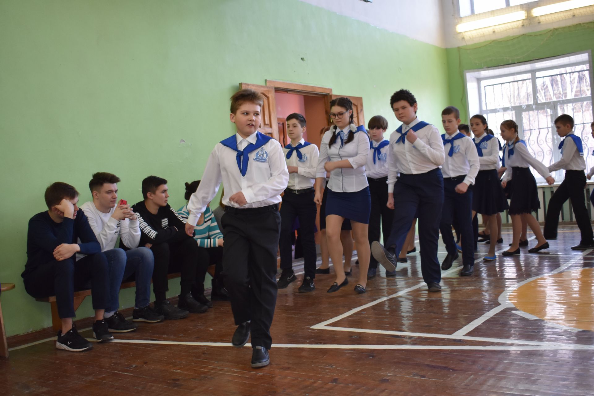 В чистопольской школе № 4 прошел смотр-конкурс военно-строевой песни