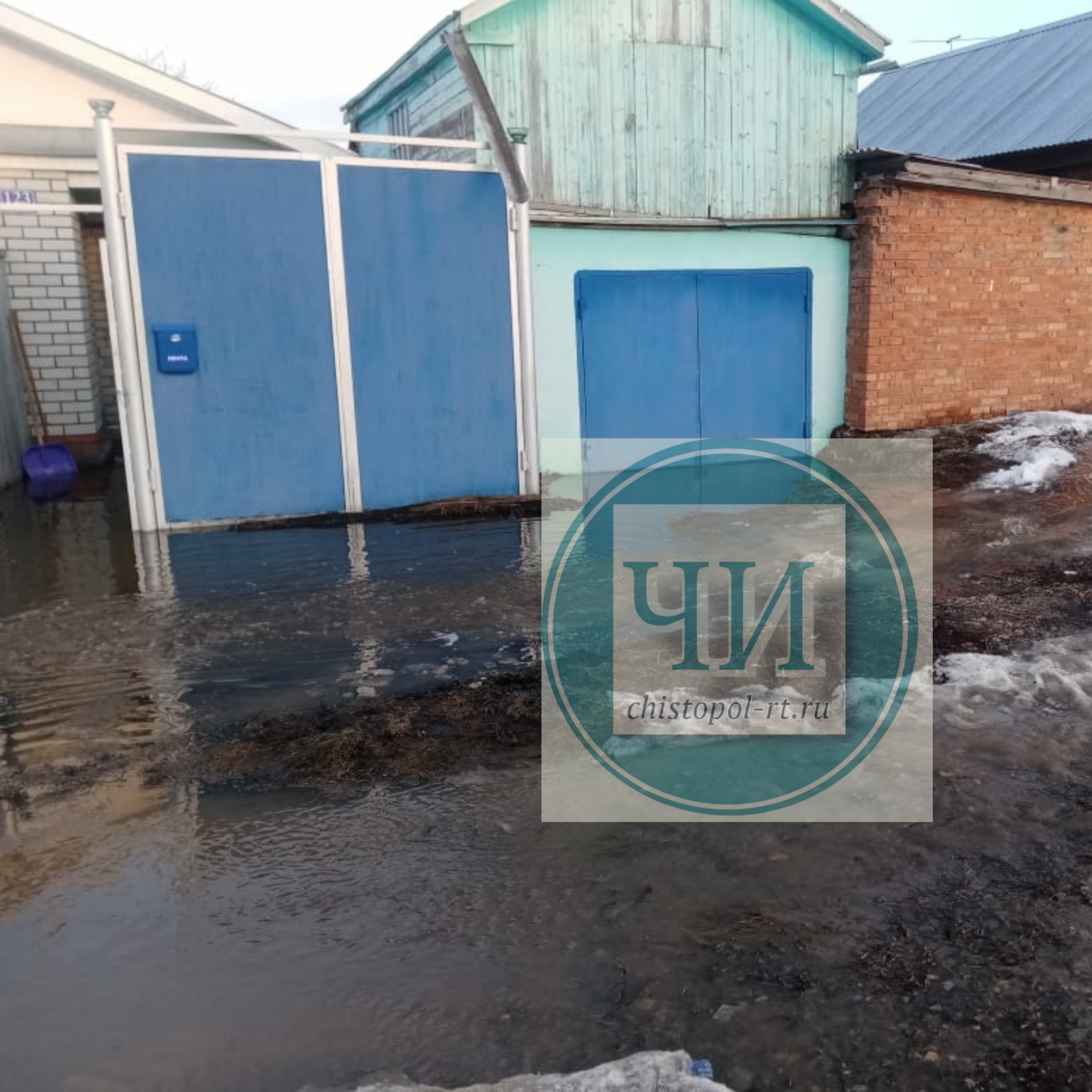 Дома чистопольцев по улице Хамзина утопают в воде