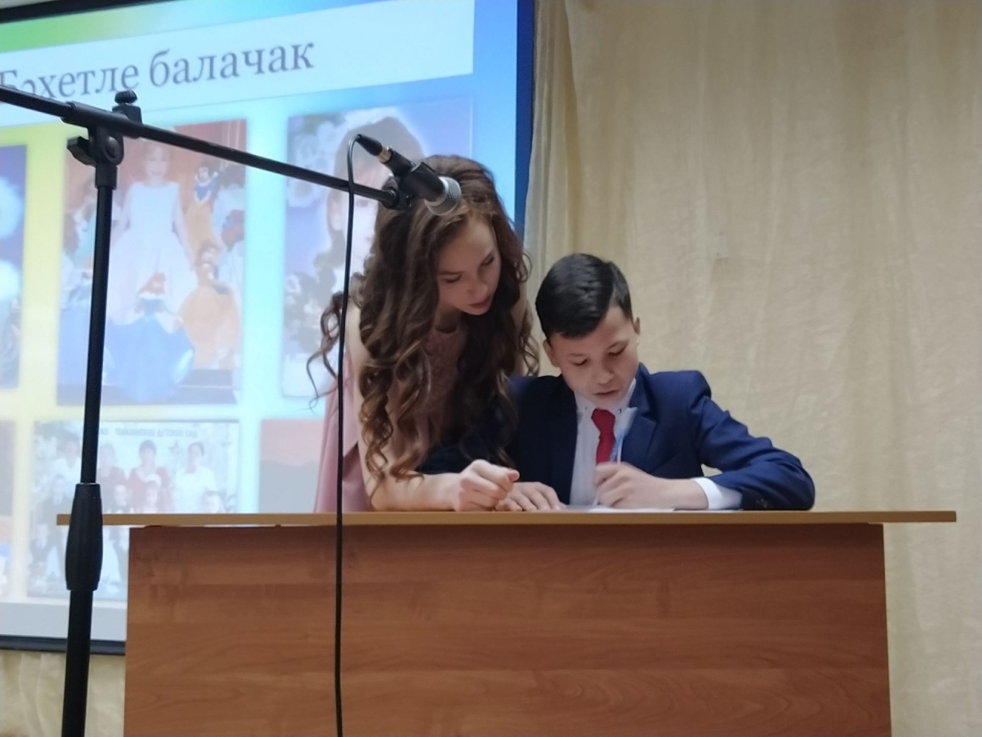 За победу в муниципальном конкурсе боролись 9 чистопольских школьниц