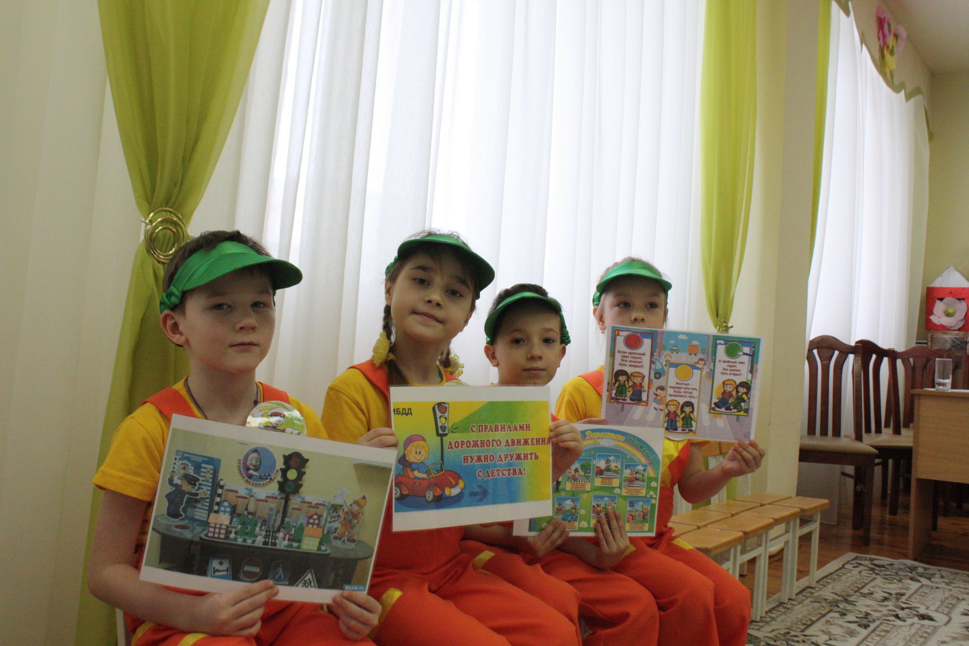 Чистопольские дошкольники сдавали экзамен на знание дорожных правил  (фоторепортаж)