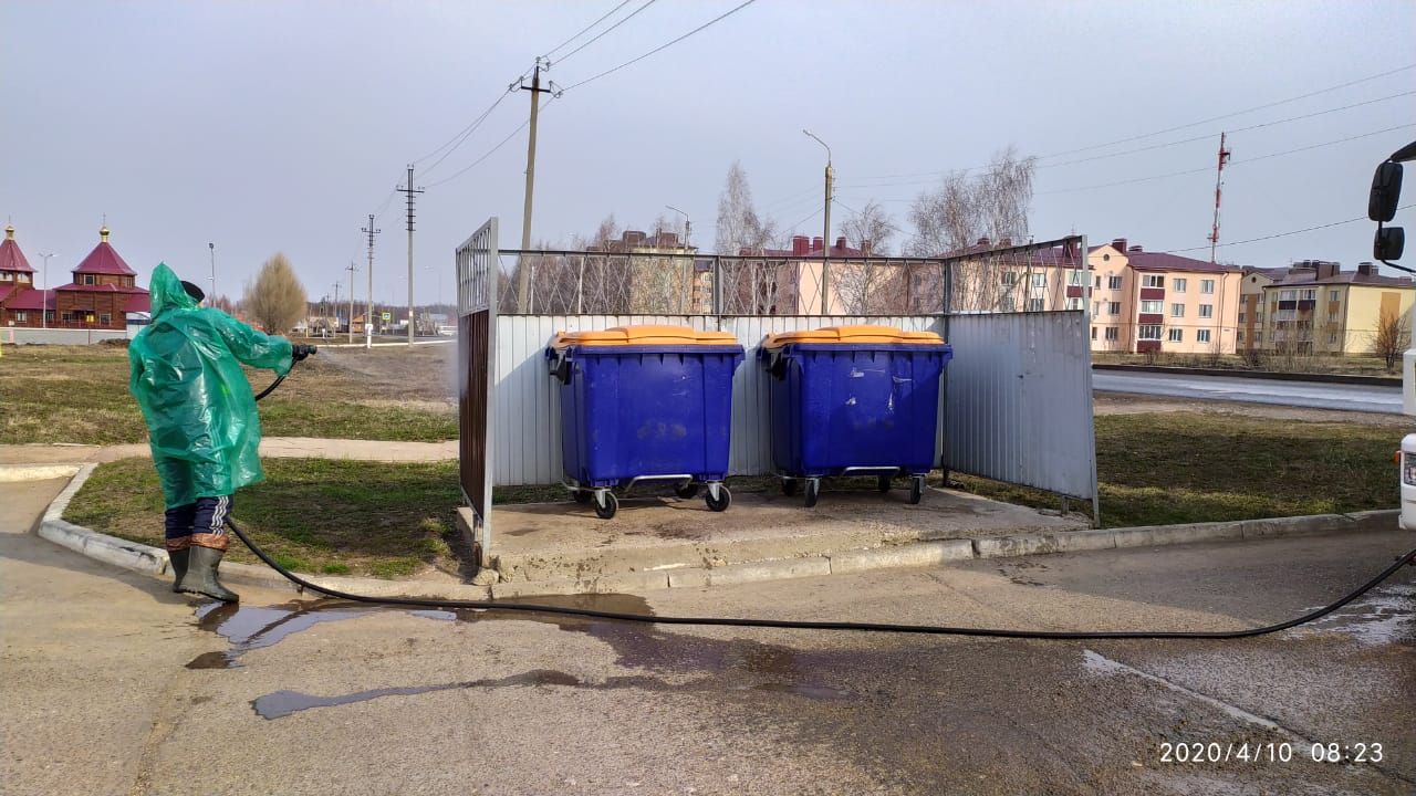В Чистополе дезинфицируют остановки и контейнерные площадки