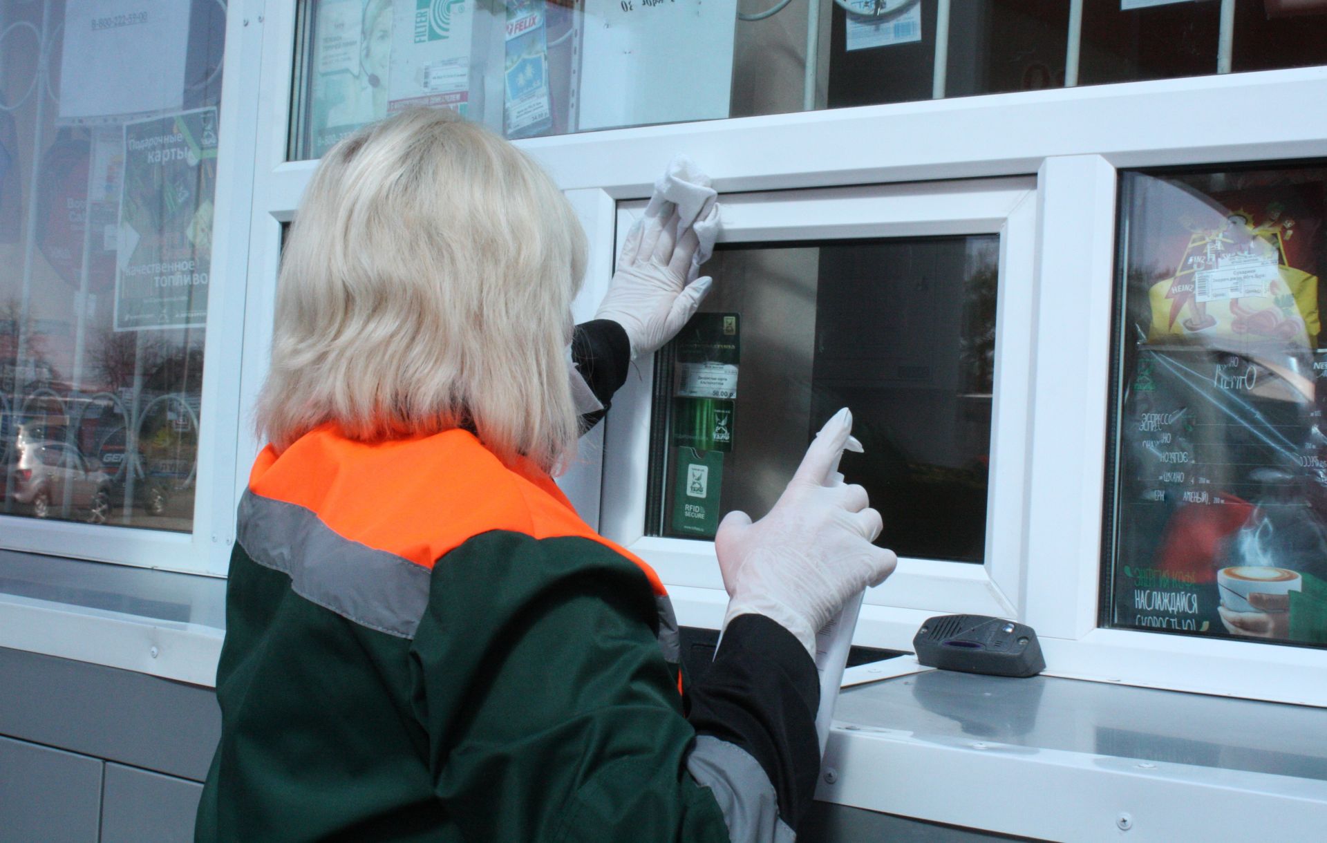 Роспотребнадзор проверил, как соблюдается противоэпидемический режим на автозаправочных станциях в Чистополе