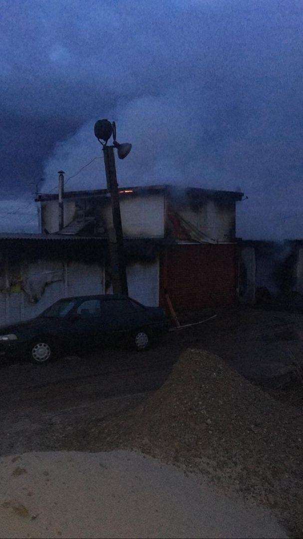 В Чистополе горел гараж, в котором находился автомобиль