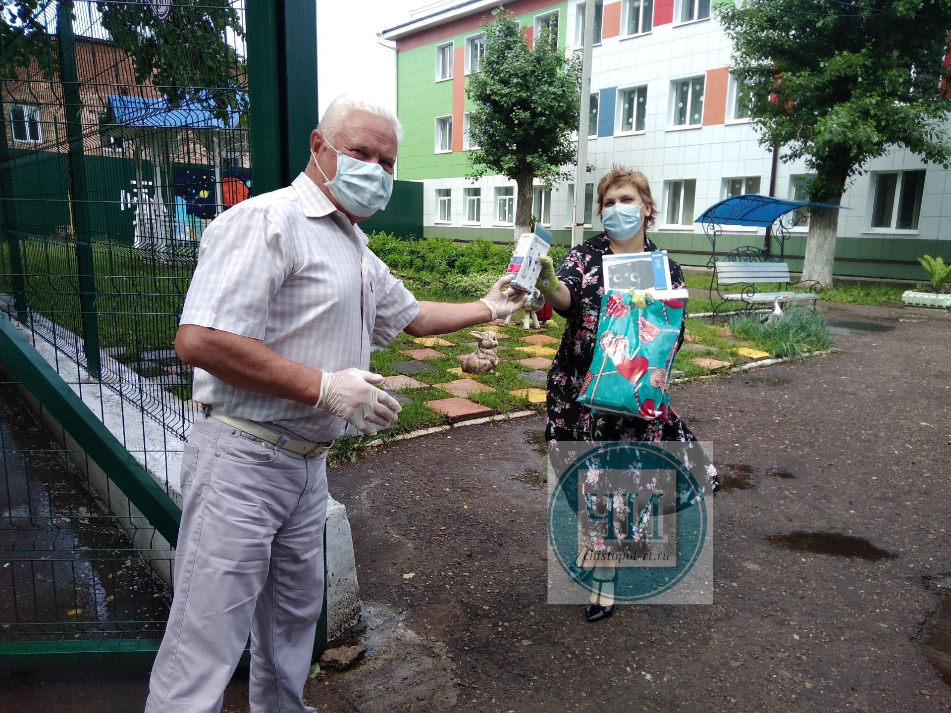 Воспитанникам Чистопольского детского дома вручили подарки от Виктора Смыкова