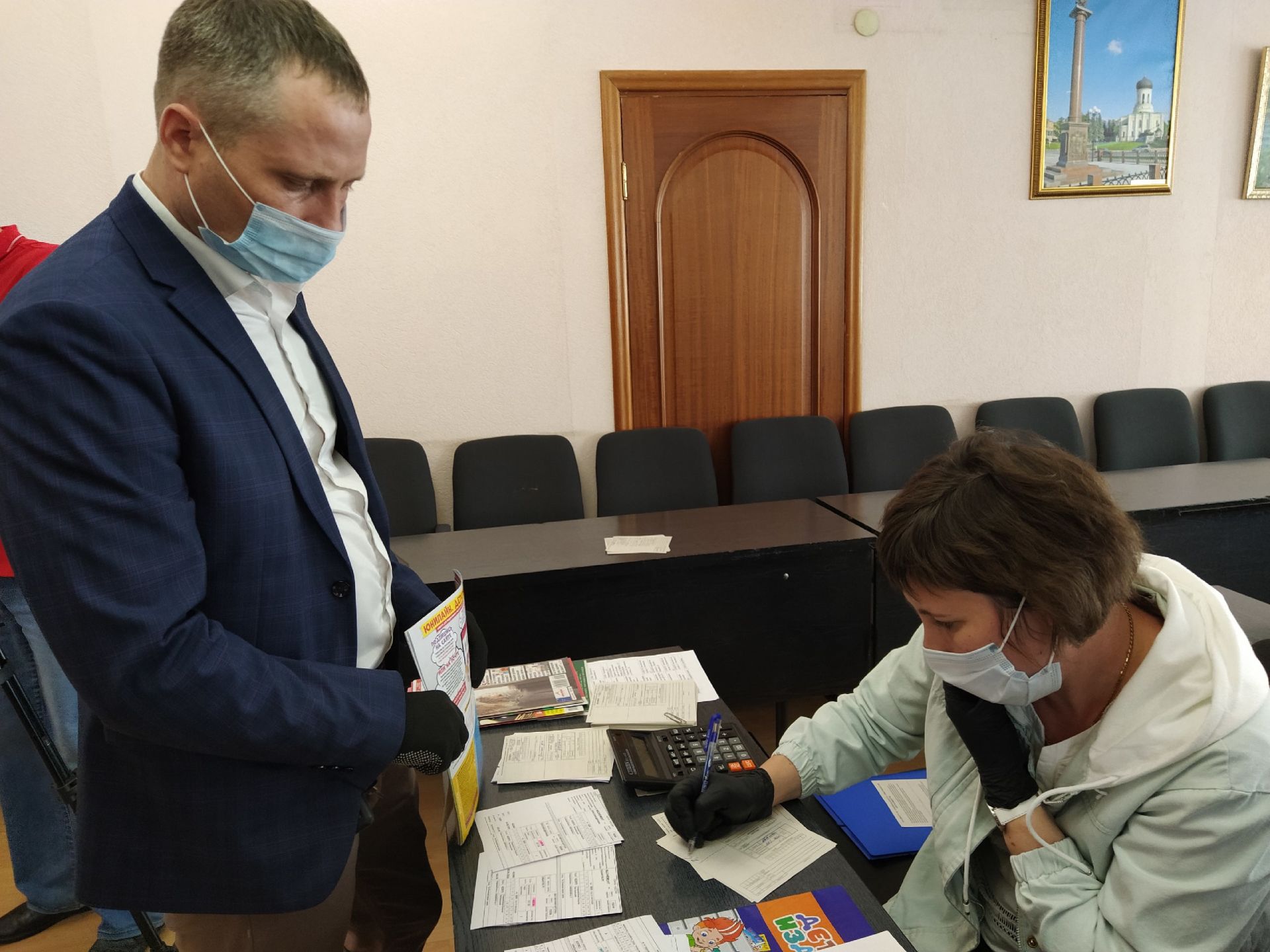 Глава Чистопольского района подарил детскому дому подписку на журналы