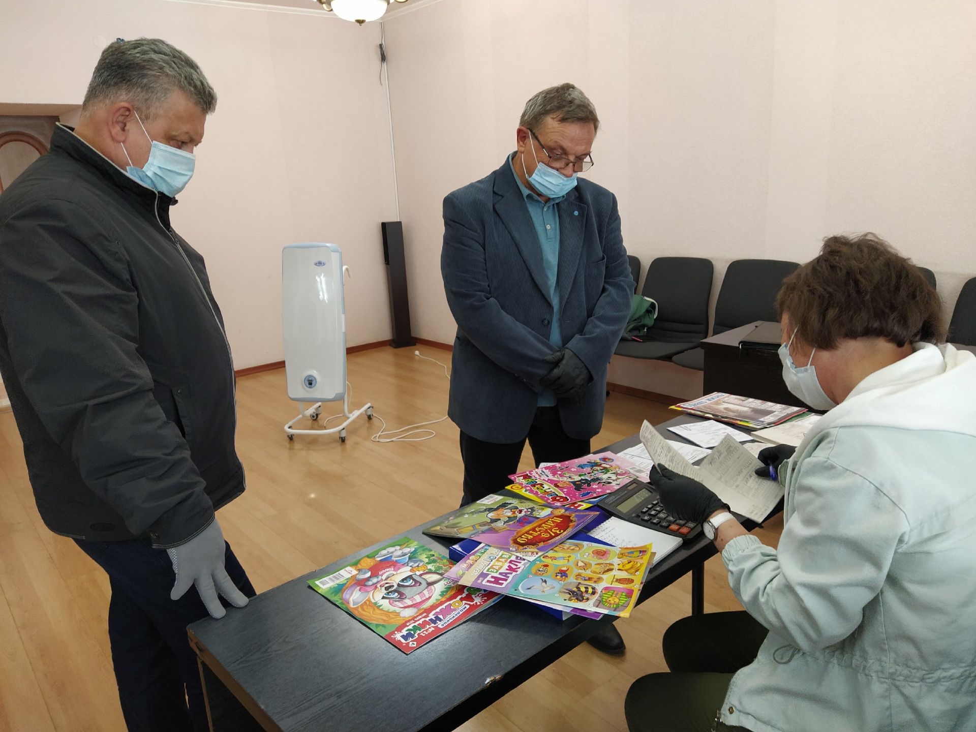 Глава Чистопольского района подарил детскому дому подписку на журналы