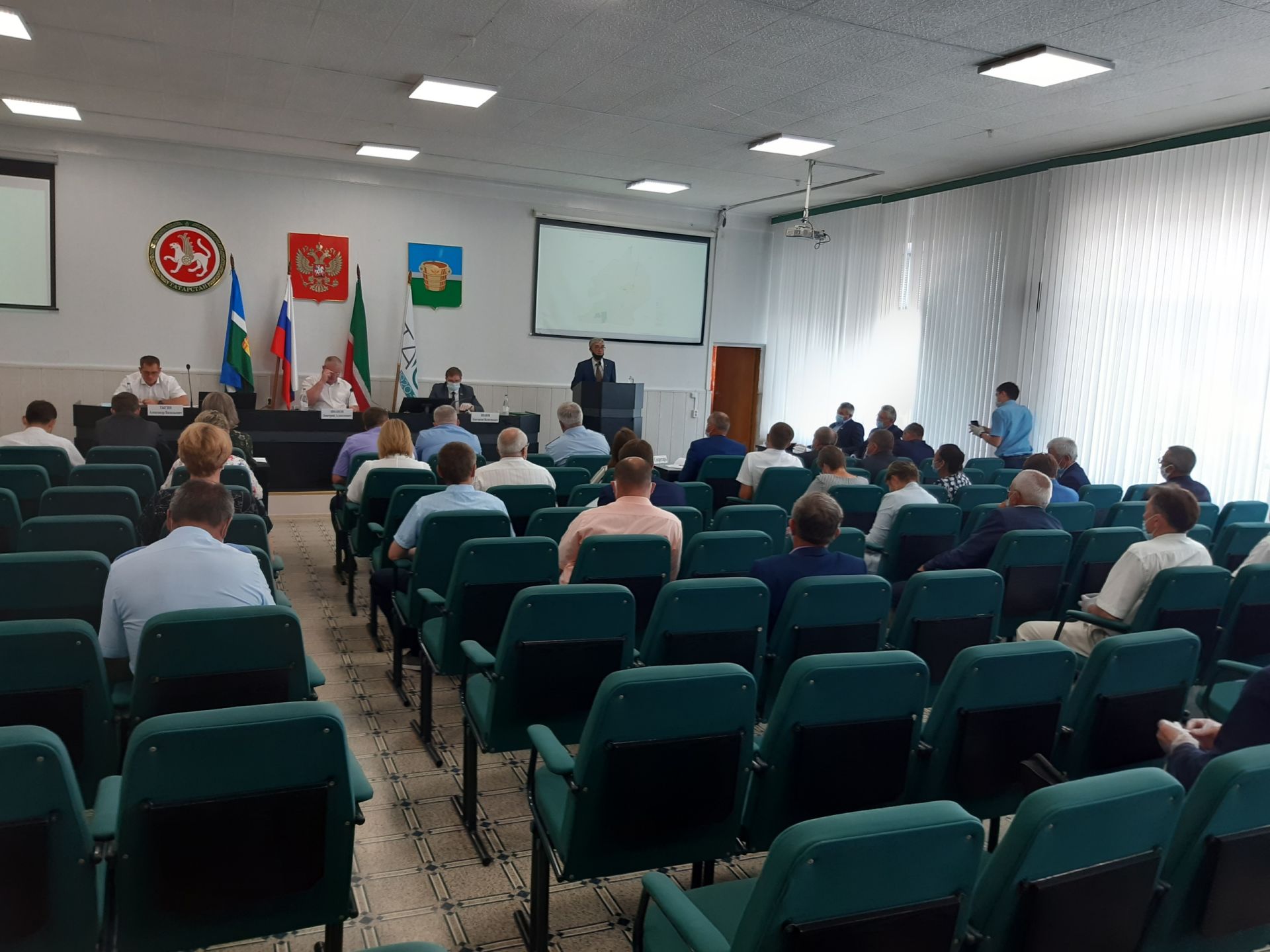 Исполнение бюджета, соблюдение прав гражданина, генеральный план обсудили чистопольские депутаты на районной сессии