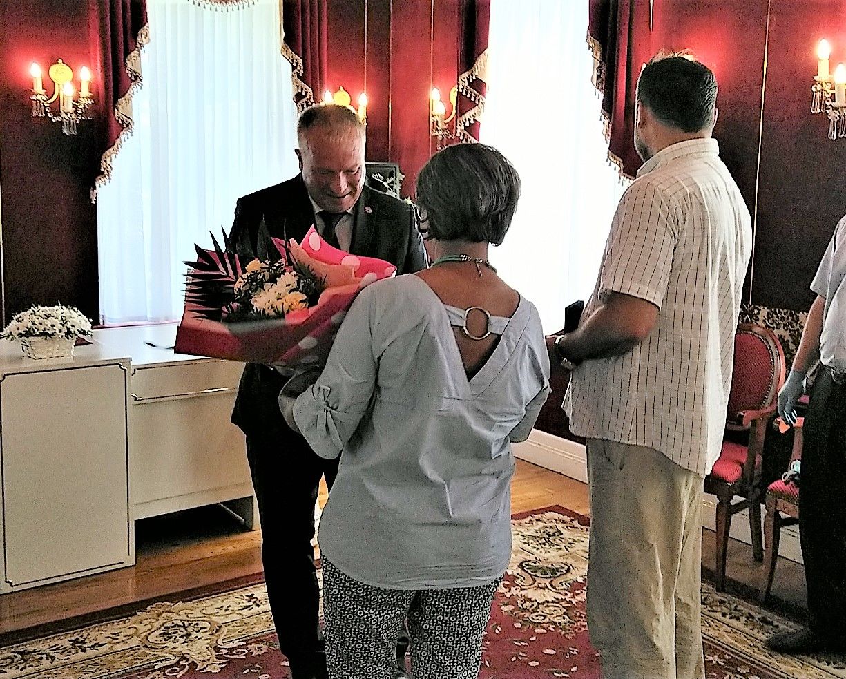 Вместе прошли огонь и воду: семье Камаловых из Чистополя вручили медаль «За любовь и верность»