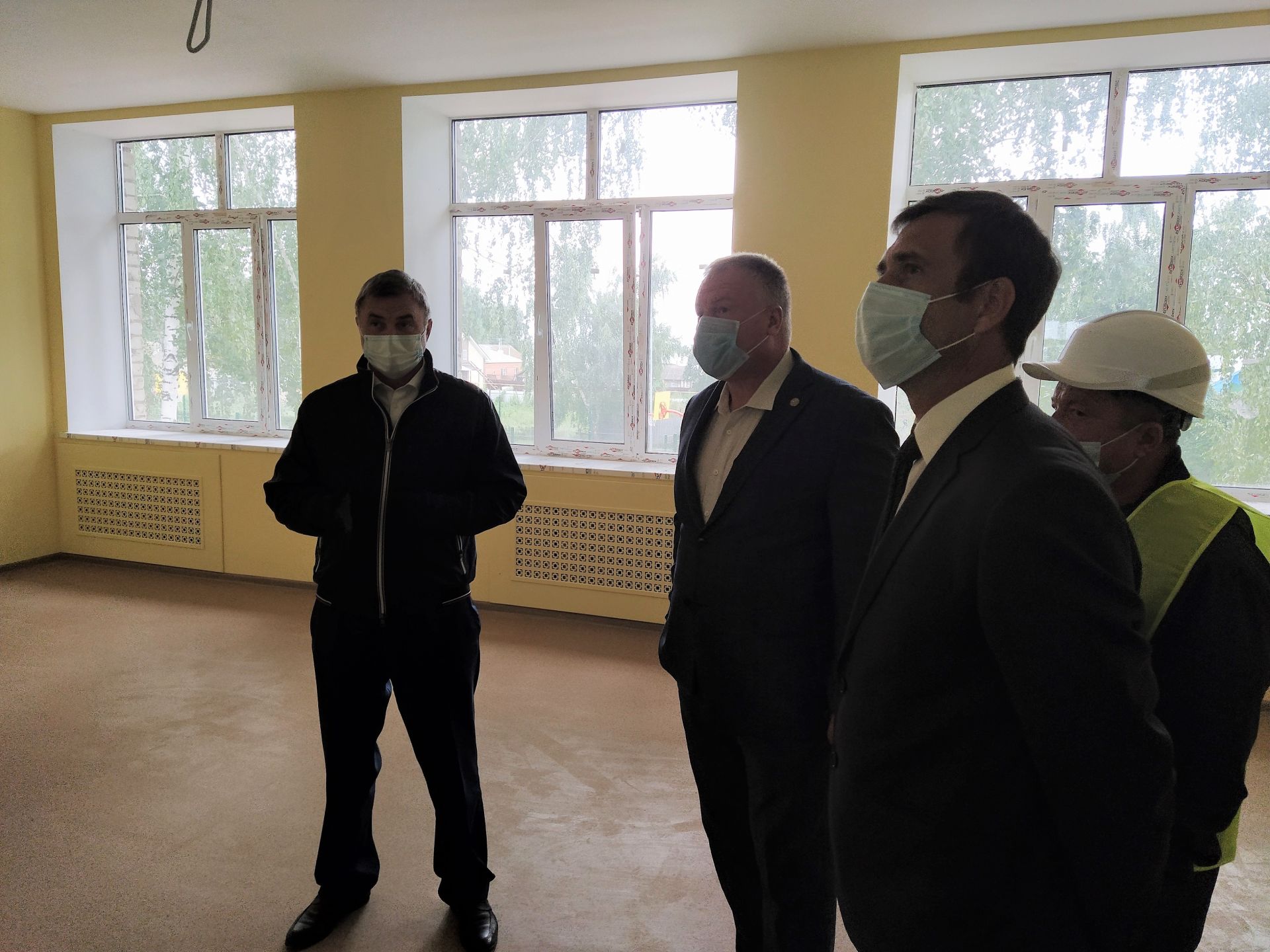 Фарит Ханифов проверил ход капремонта в образовательных учреждениях Чистопольского района