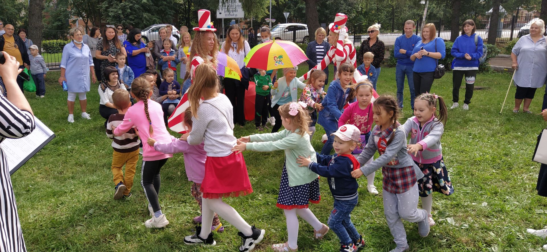 В День города в Чистополе впервые прошел конкурс-парад зонтиков