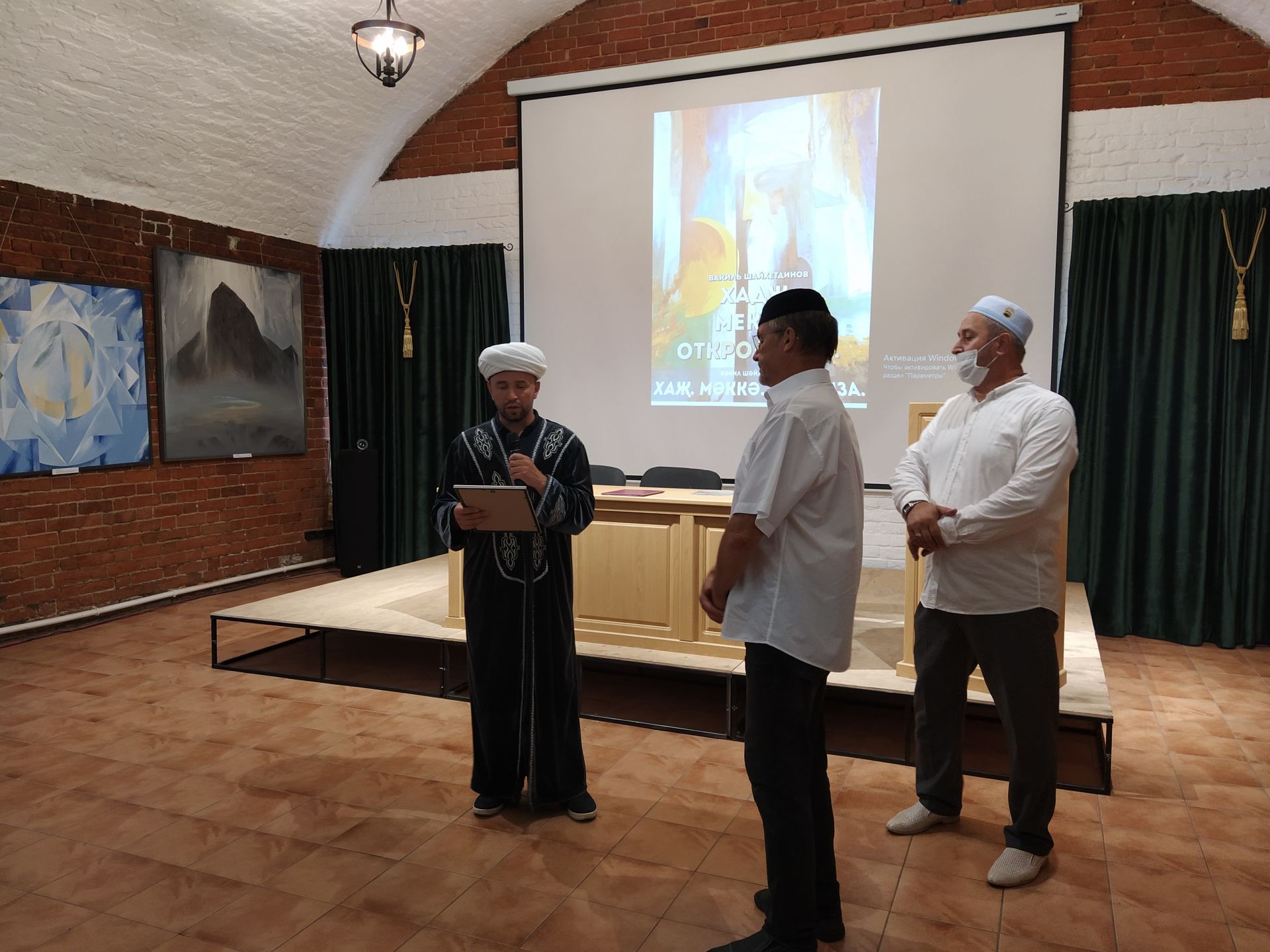 В Чистопольском исламском центре открылась выставка известного художника Вакиля Шайхетдинова