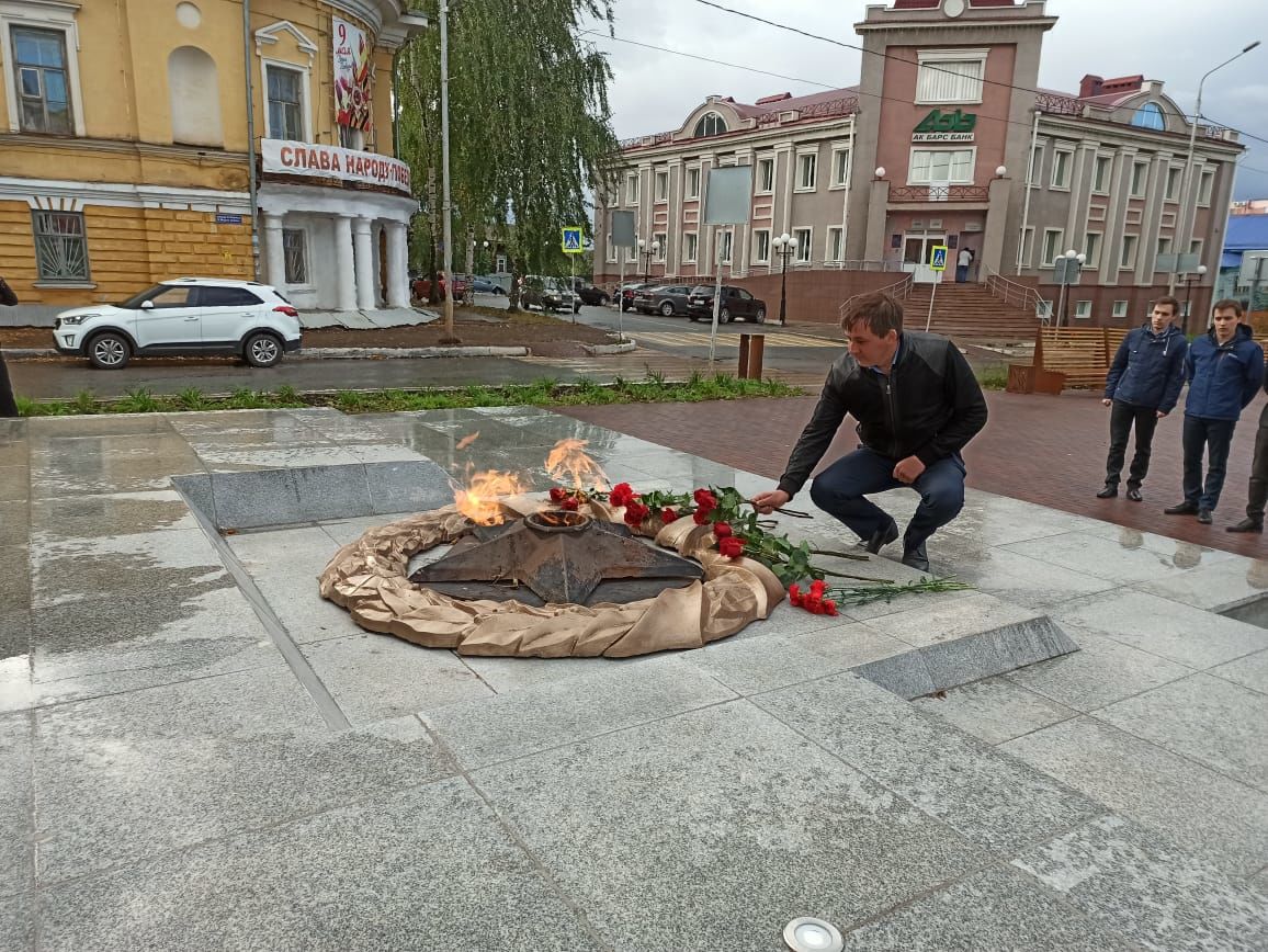 В Чистополе сотрудники следственных органов почтили память жертв фашизма