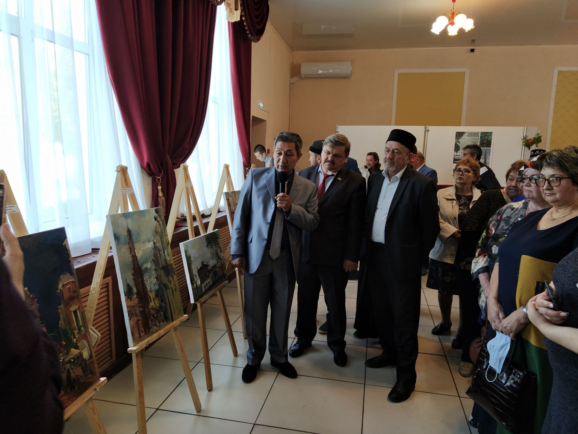 В Чистополе состоялось открытие выставки художника из Киргизии