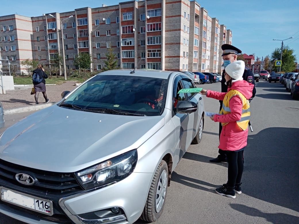 В течение Недели безопасности в Чистополе проходят акции по пропаганде ПДД