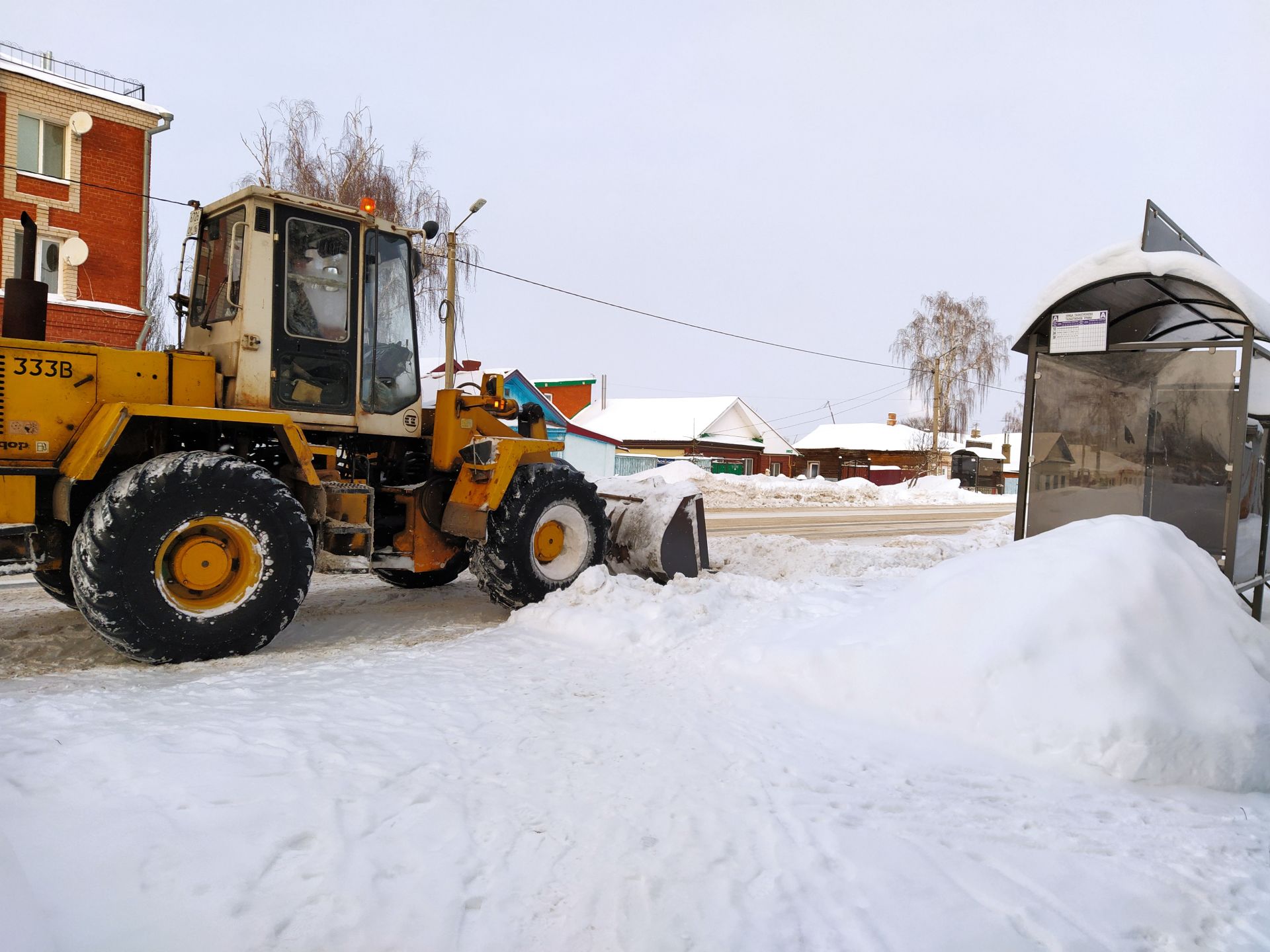 На улицах Чистополя работает более 20 единиц снегоуборочной техники