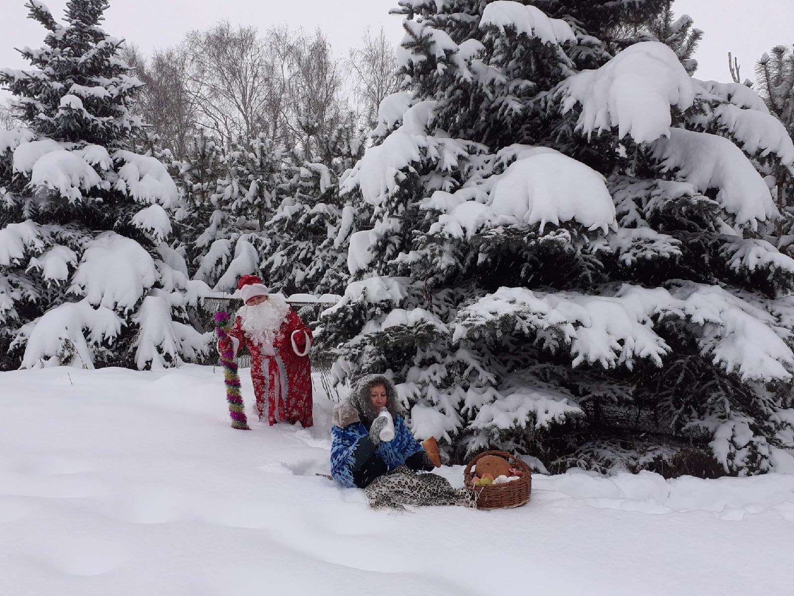 Жители чистопольских сел участвовали в фотосессиях в новогоднем лесу