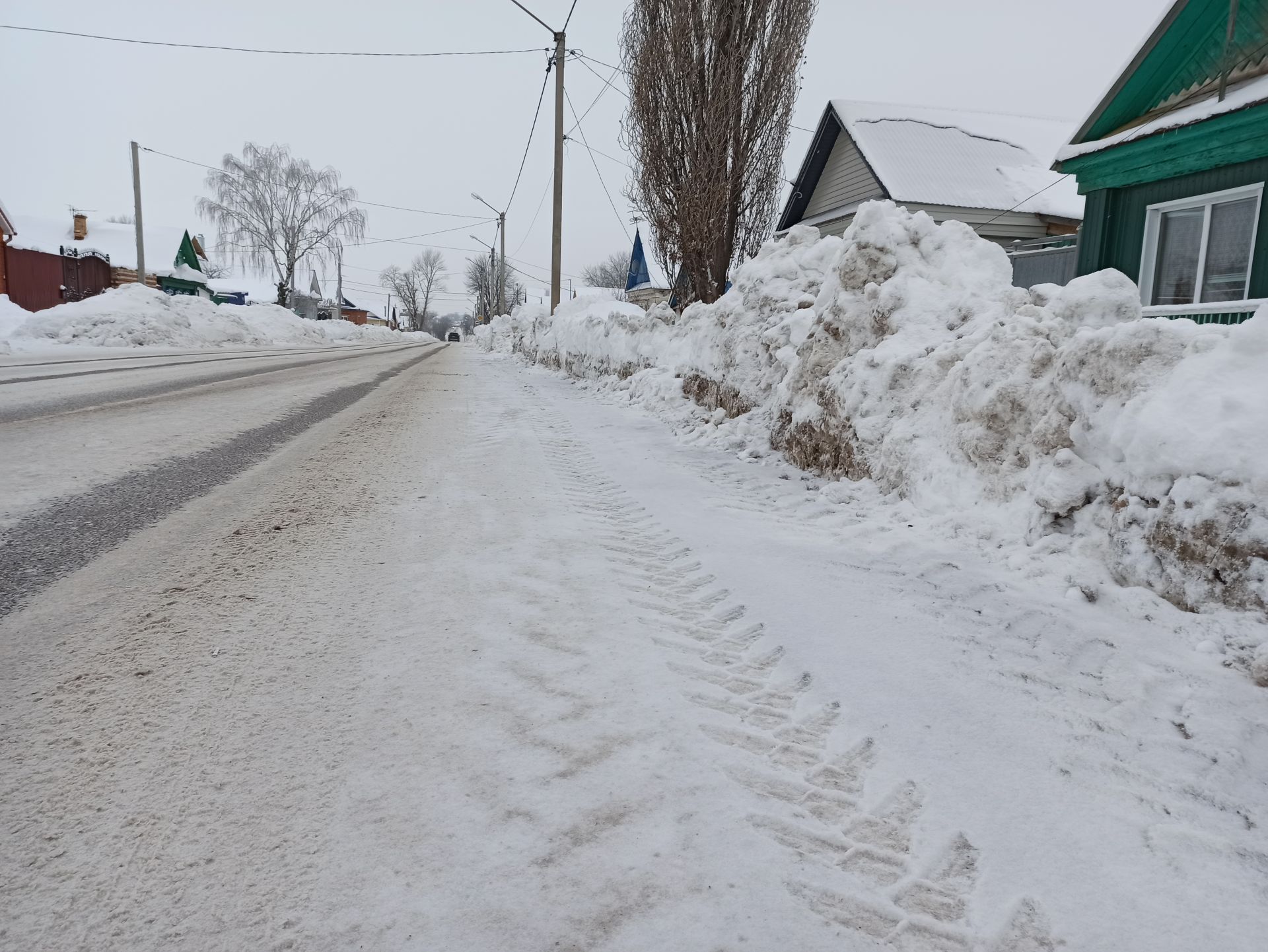 Дороги на центральных улицах Чистополя очистили от снега