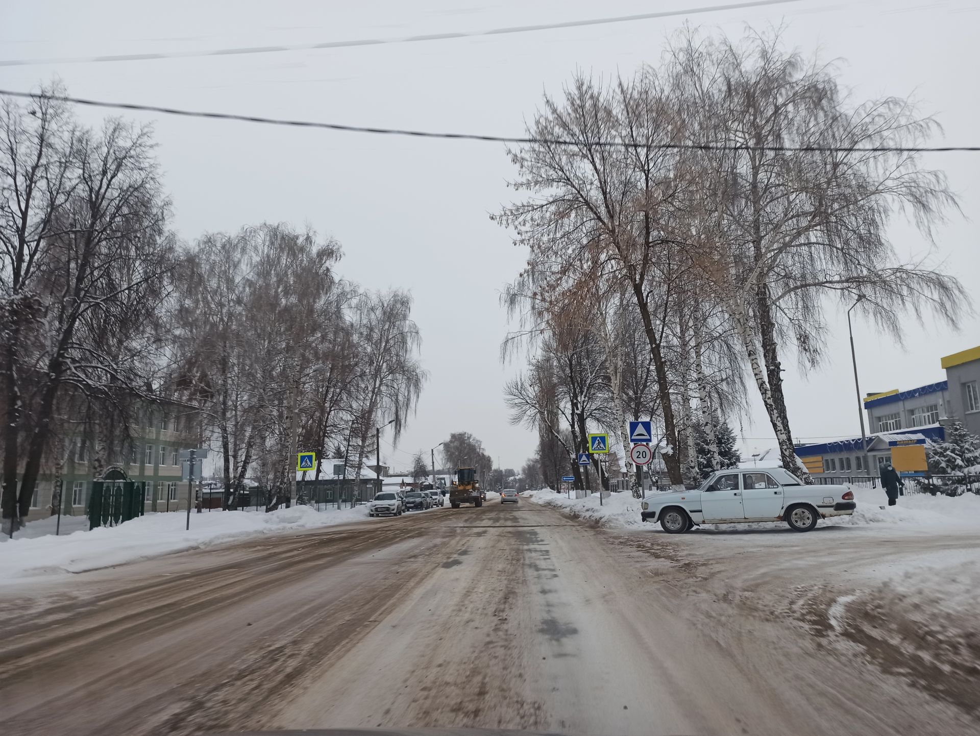 Дороги на центральных улицах Чистополя очистили от снега