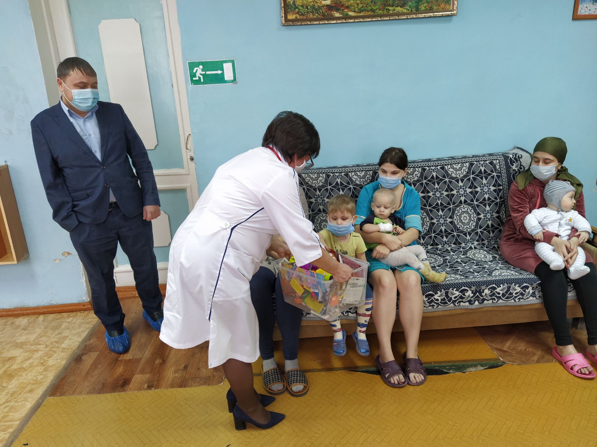 Пациенты детского отделения Чистопольской ЦРБ получили подарки за смелость