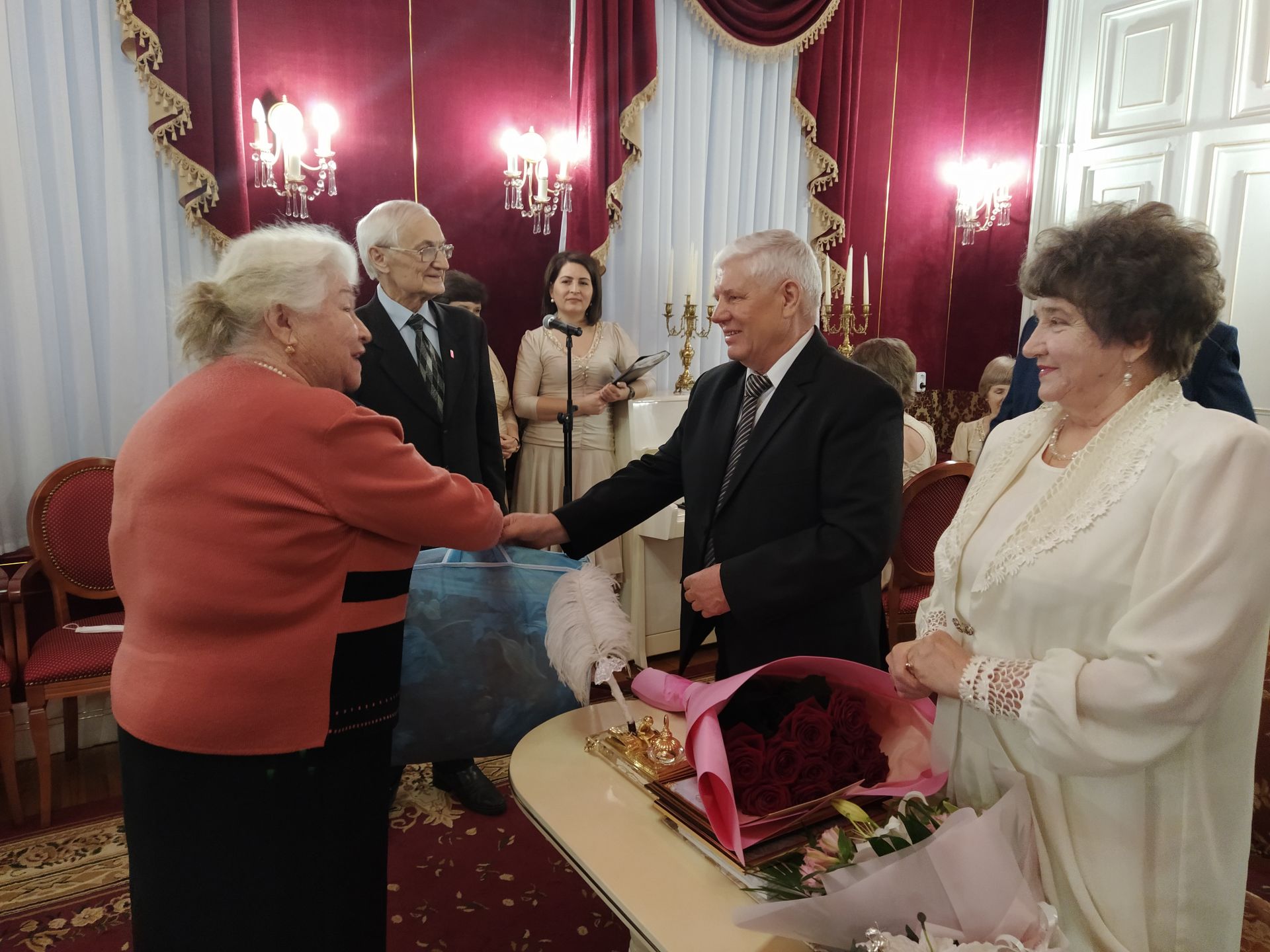 В Чистопольском ЗАГСе поздравления с золотой свадьбой принимали супруги Беспаловы