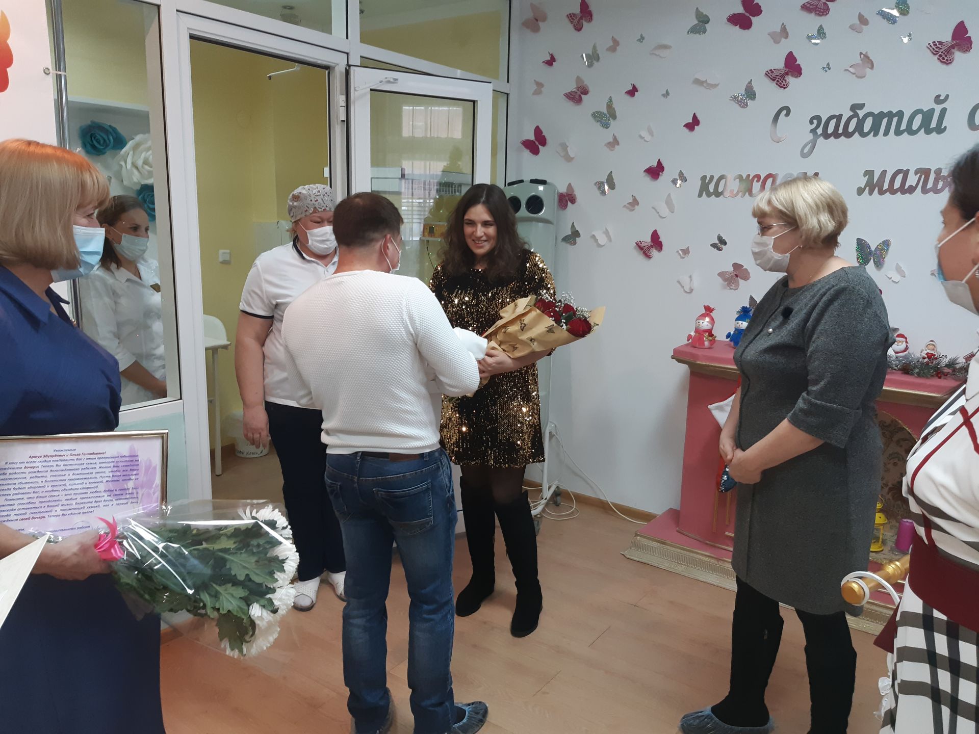 В Чистопольском роддоме выписали первую девочку, рожденную в 2021 году (Фоторепортаж)