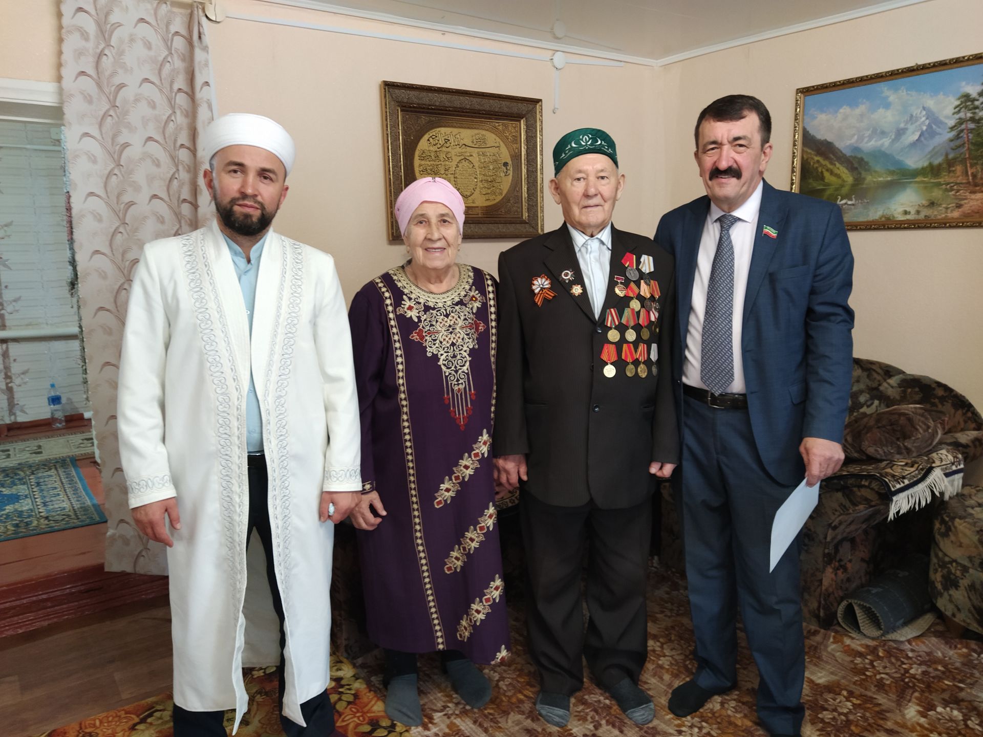 Депутат Госсовета РТ поздравил с Днем добра и уважения ветерана войны Раиса Ахметшина