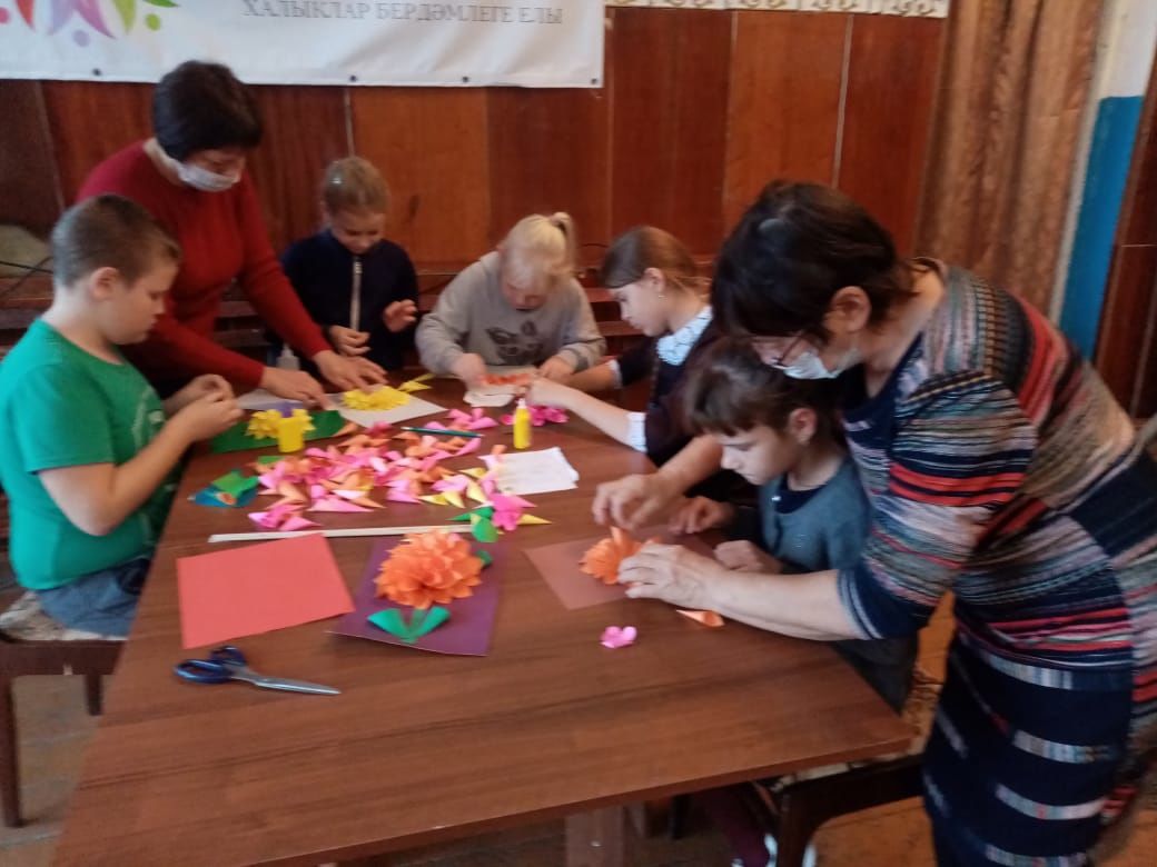 Дети чистопольского села для бабушек готовили свои подарки
