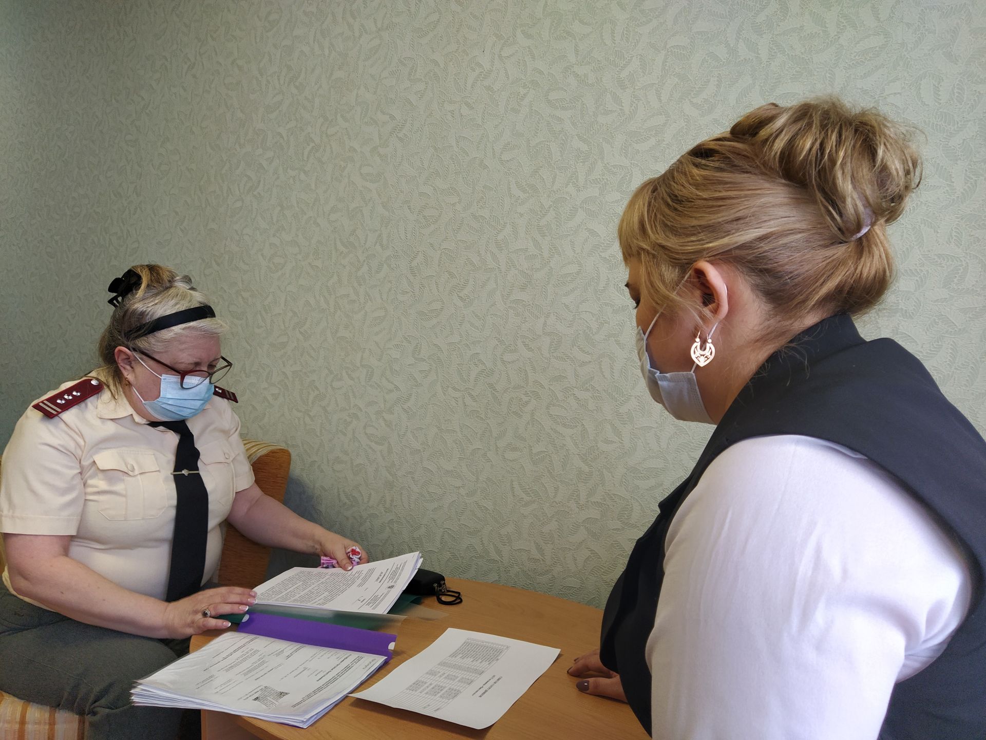 Специалист Роспотребнадзора проверил наличие прививок у сотрудников чистопольской гостиницы