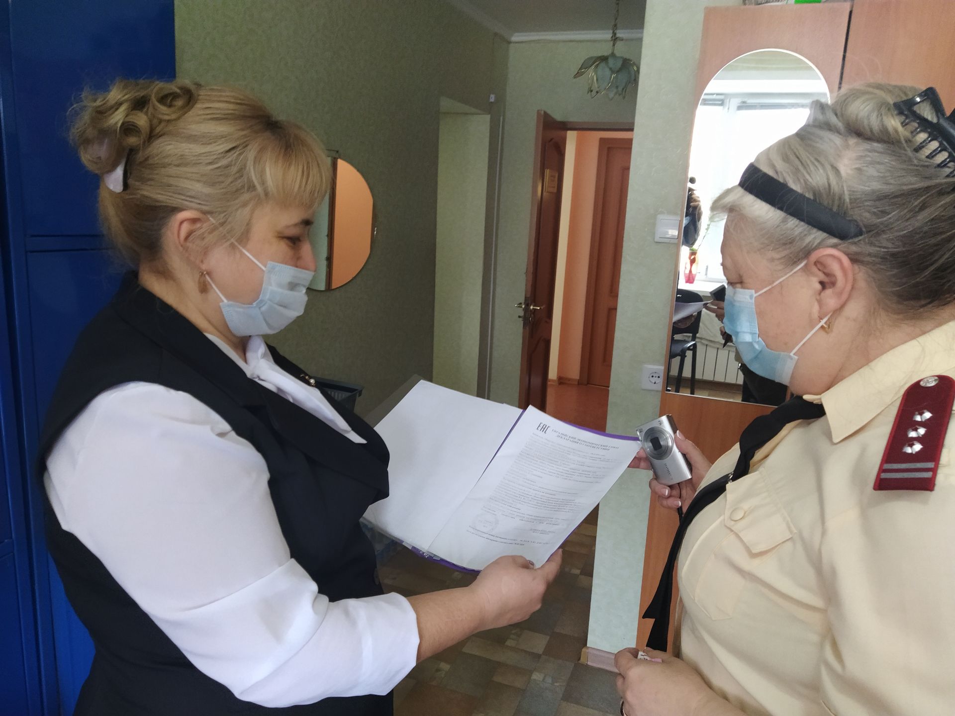 Специалист Роспотребнадзора проверил наличие прививок у сотрудников чистопольской гостиницы