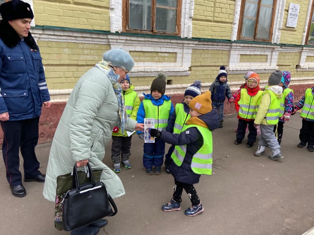 Чистопольские дошкольники участвовали в акции «Стань заметней на дороге»