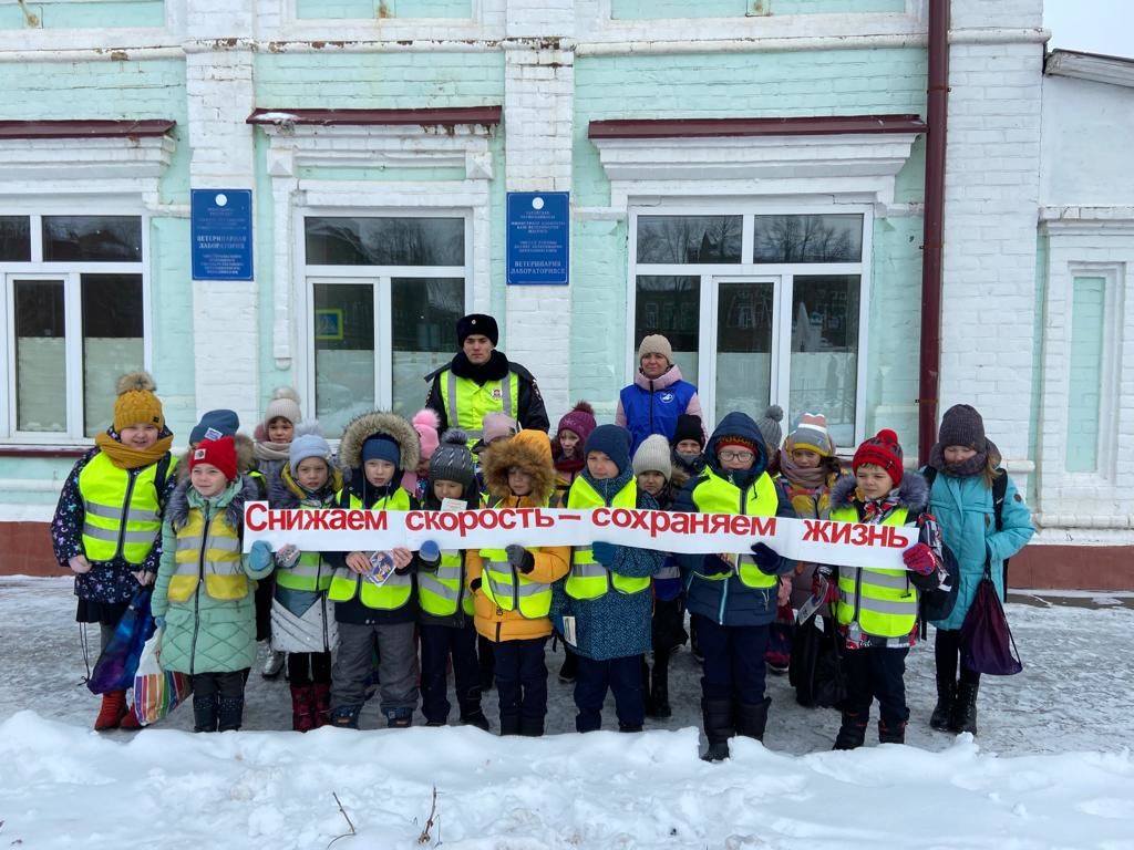 Чистопольские школьники провели акцию «Будь внимателен на дороге»