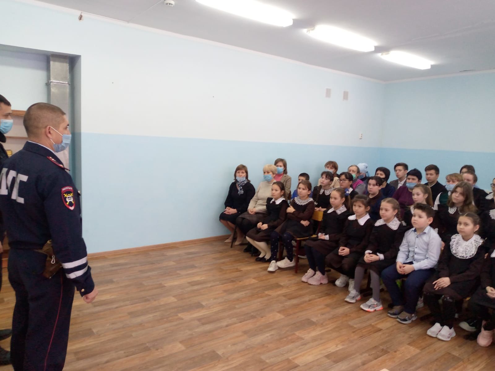 Юным жителям чистопольского села напомнили о правилах поведения на зимних дорогах