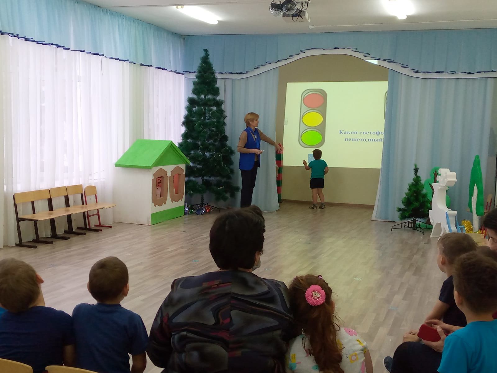 С чистопольскими дошкольниками говорили о безопасном поведении на дорогах