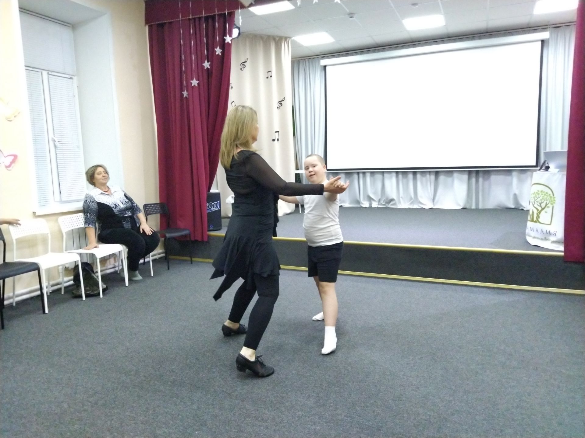 В Чистополе особенные дети начали постигать азы бальных танцев