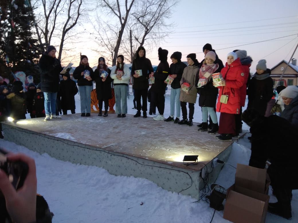 В Чистополе все учащиеся школы № 6 получили новогодние подарки