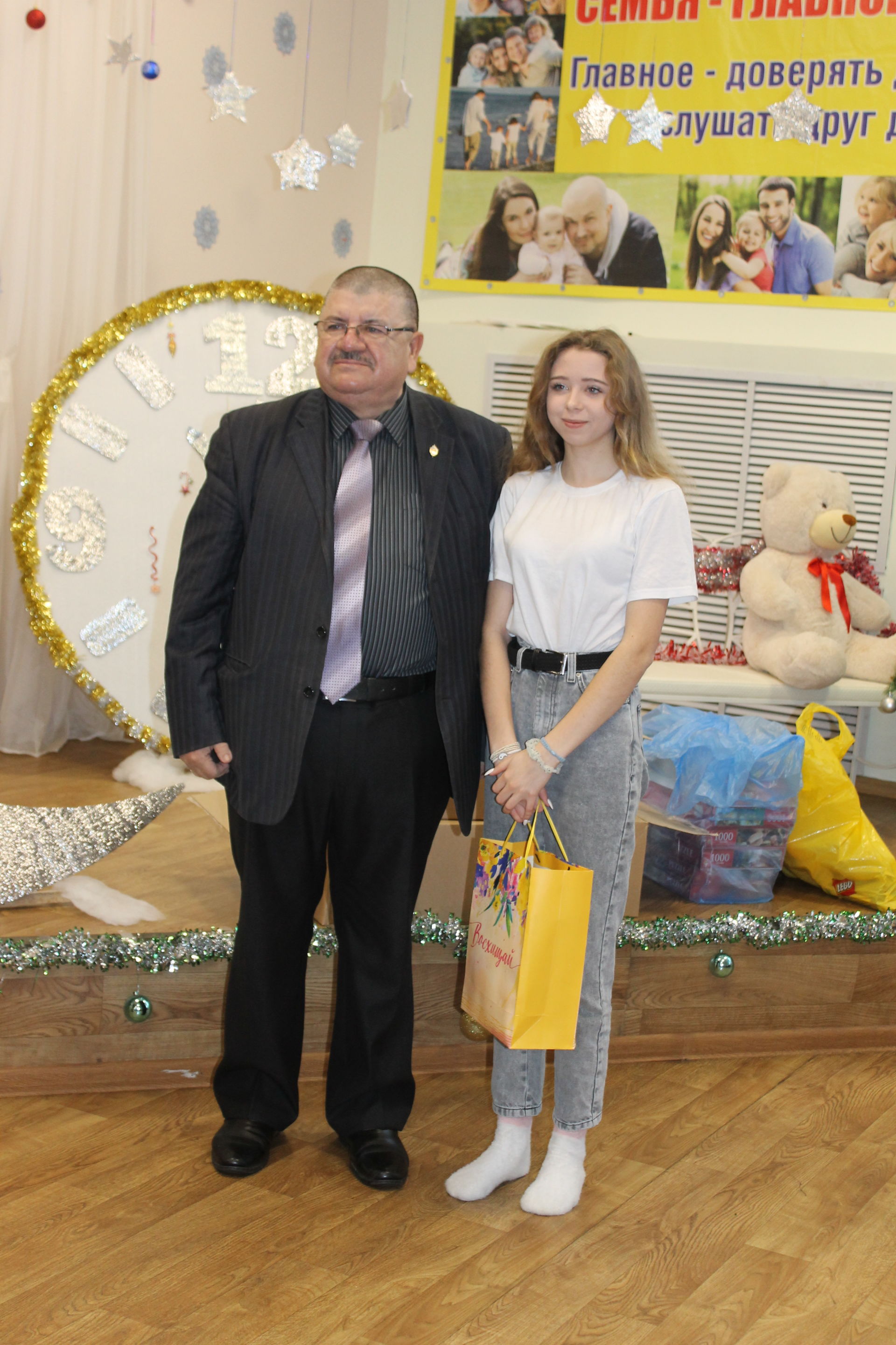 Полицейский Дед Мороз поздравил воспитанников чистопольского детского дома
