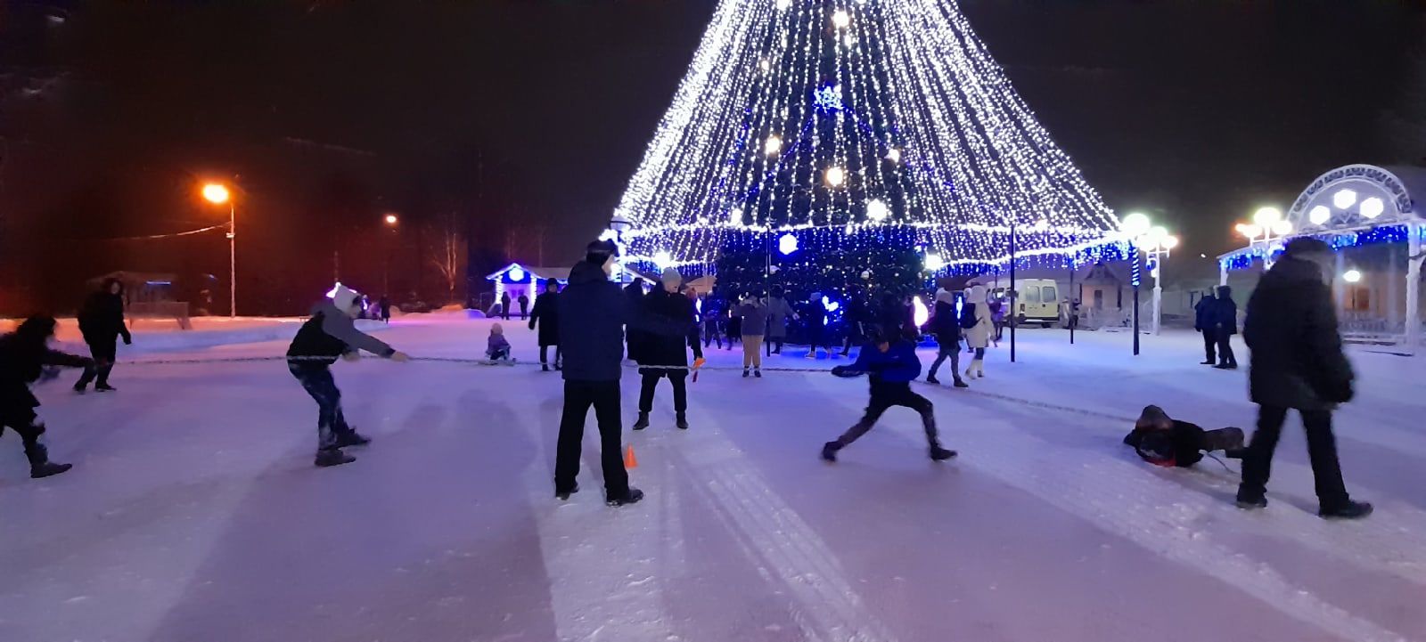 В Чистополе отмечают наступление Нового года (фоторепортаж)