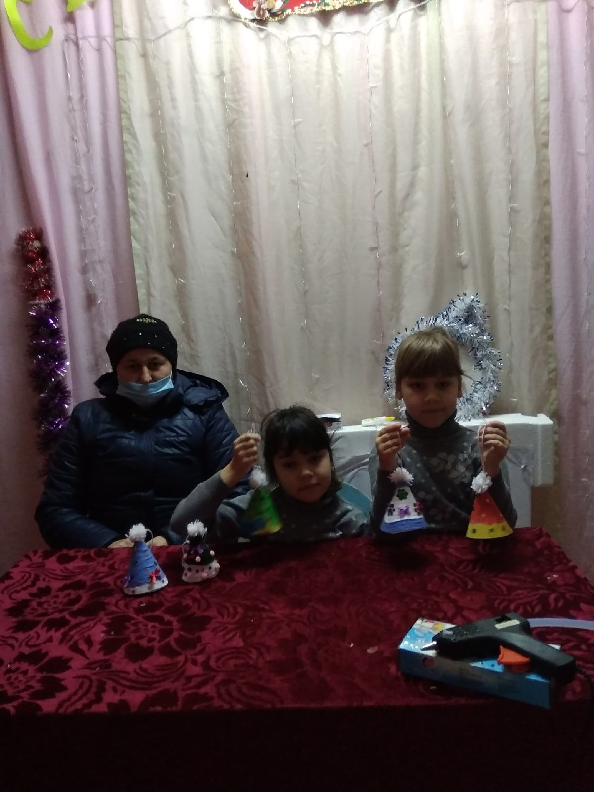 Жители чистопольского села своими руками сделали новогодние игрушки