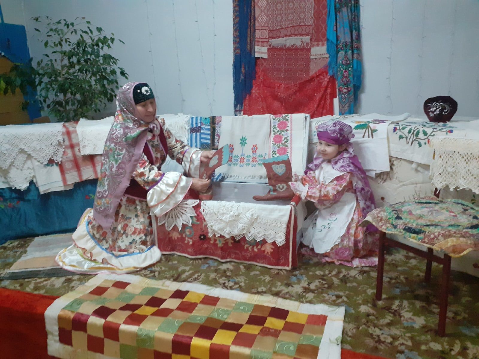 В чистопольском селе устроили фотосессию «Бабушкин сундук»