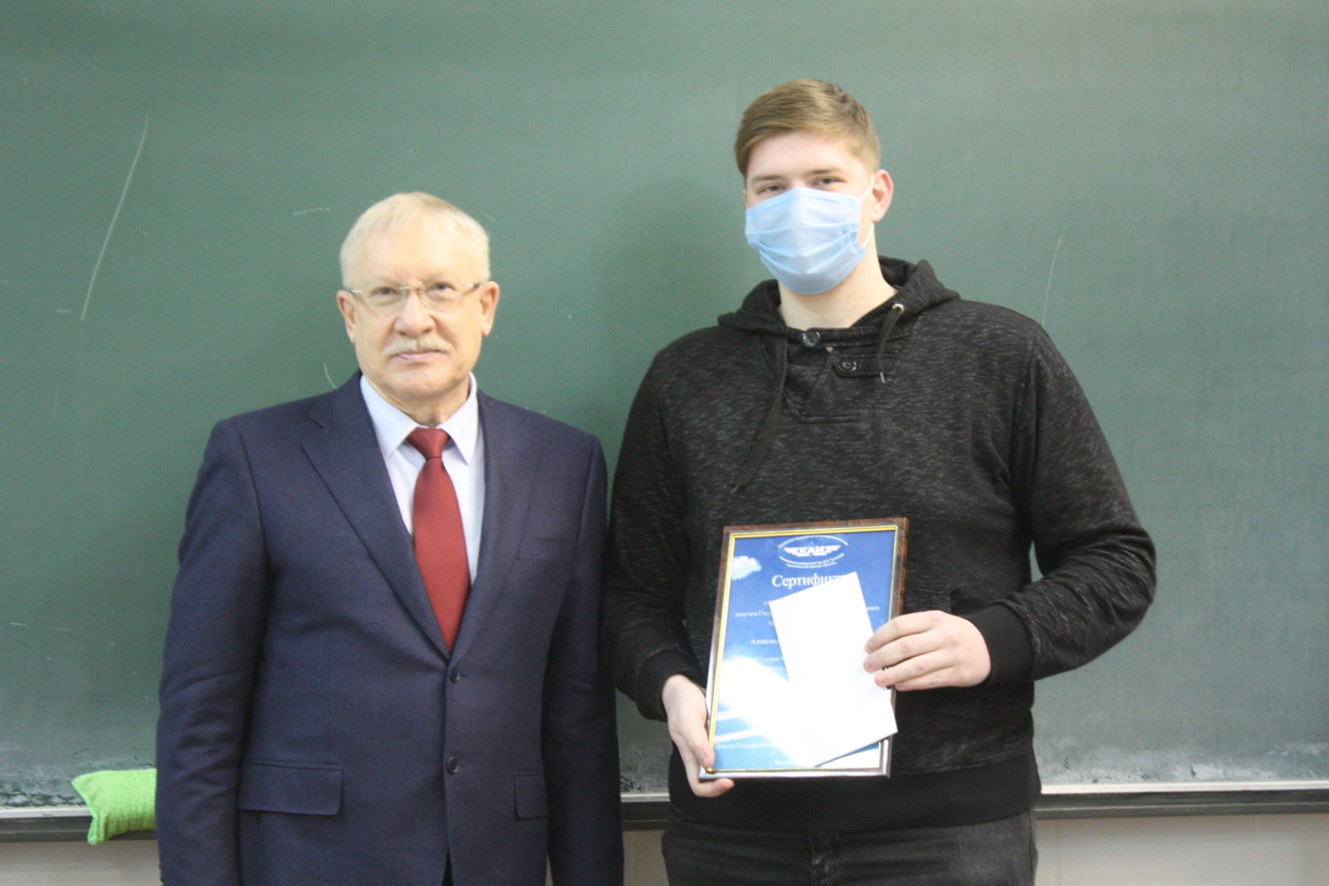 Три чистопольских студента получили стипендию от депутата Госдумы Олега Морозова
